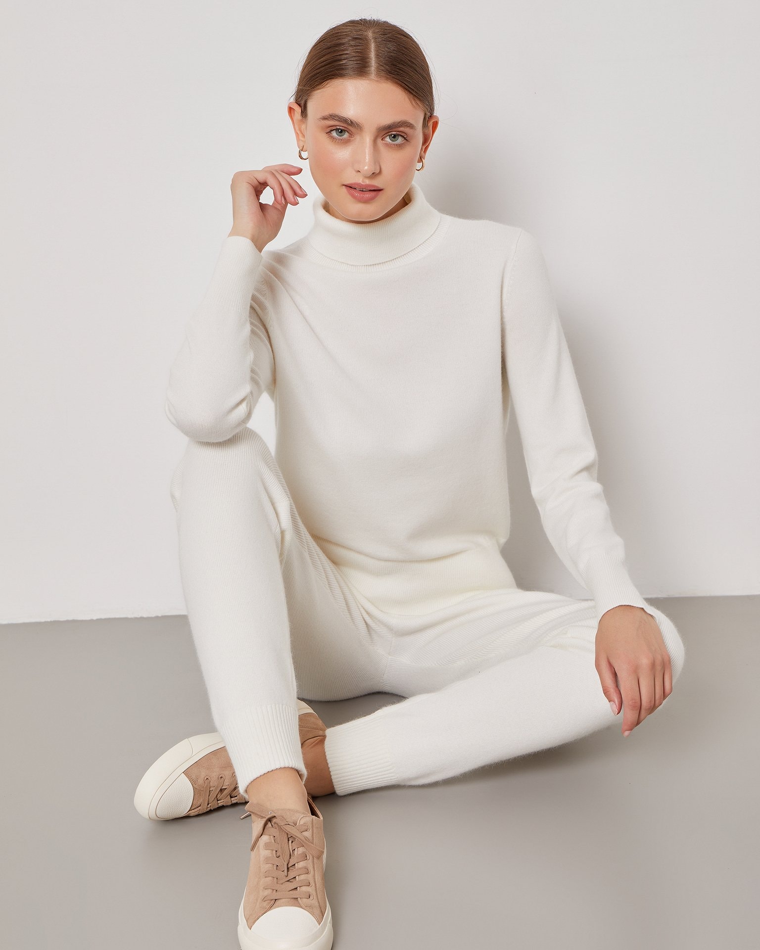 An angora wool suit, Milky