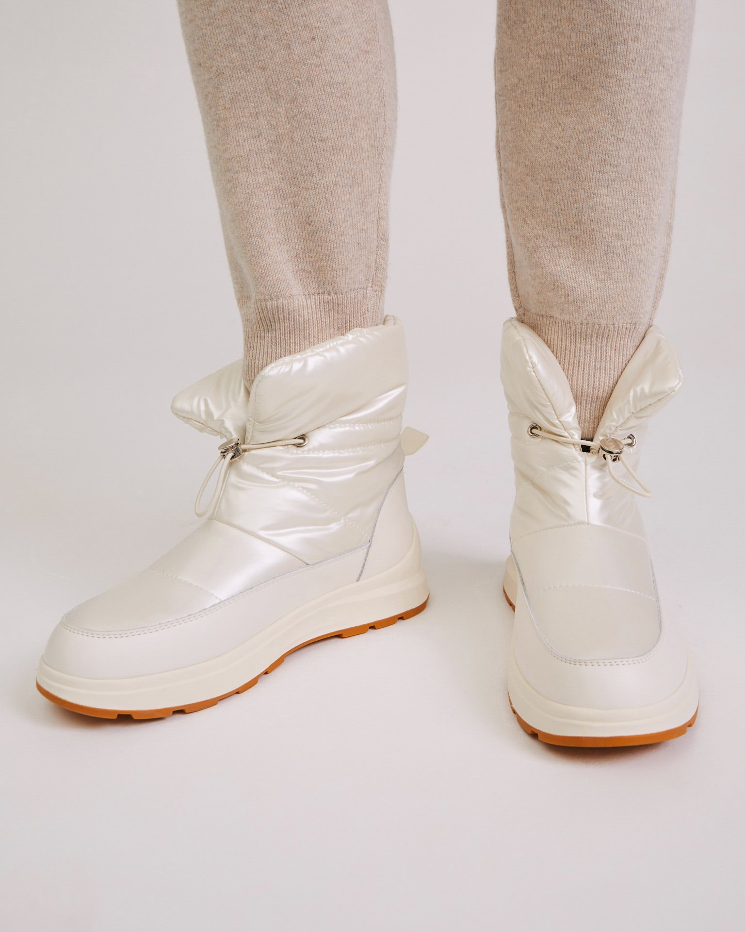 Milk-coloured puffer boots, Milky — photo 4
