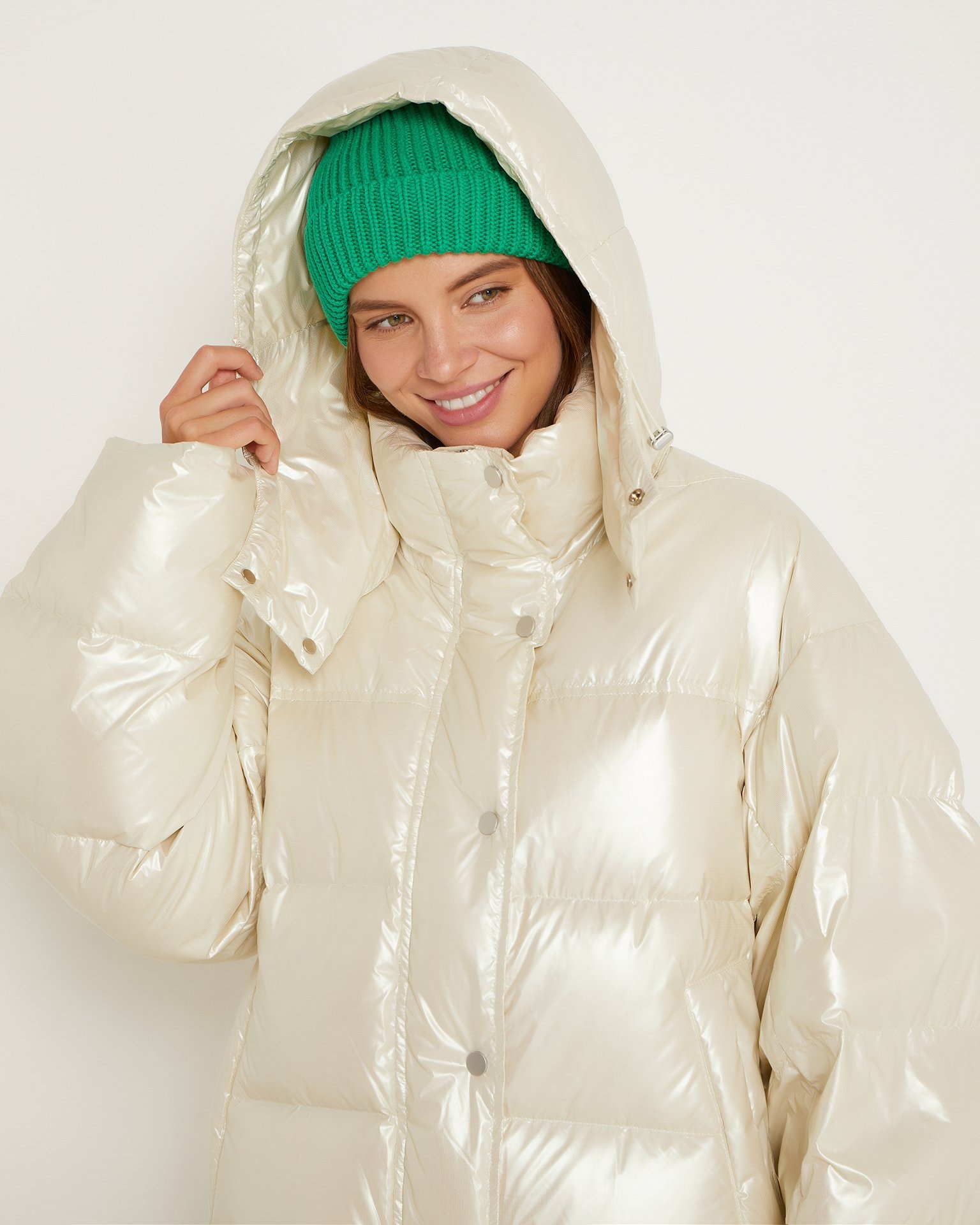 A short pearl-coloured down jacket, Pearlescent — photo 7