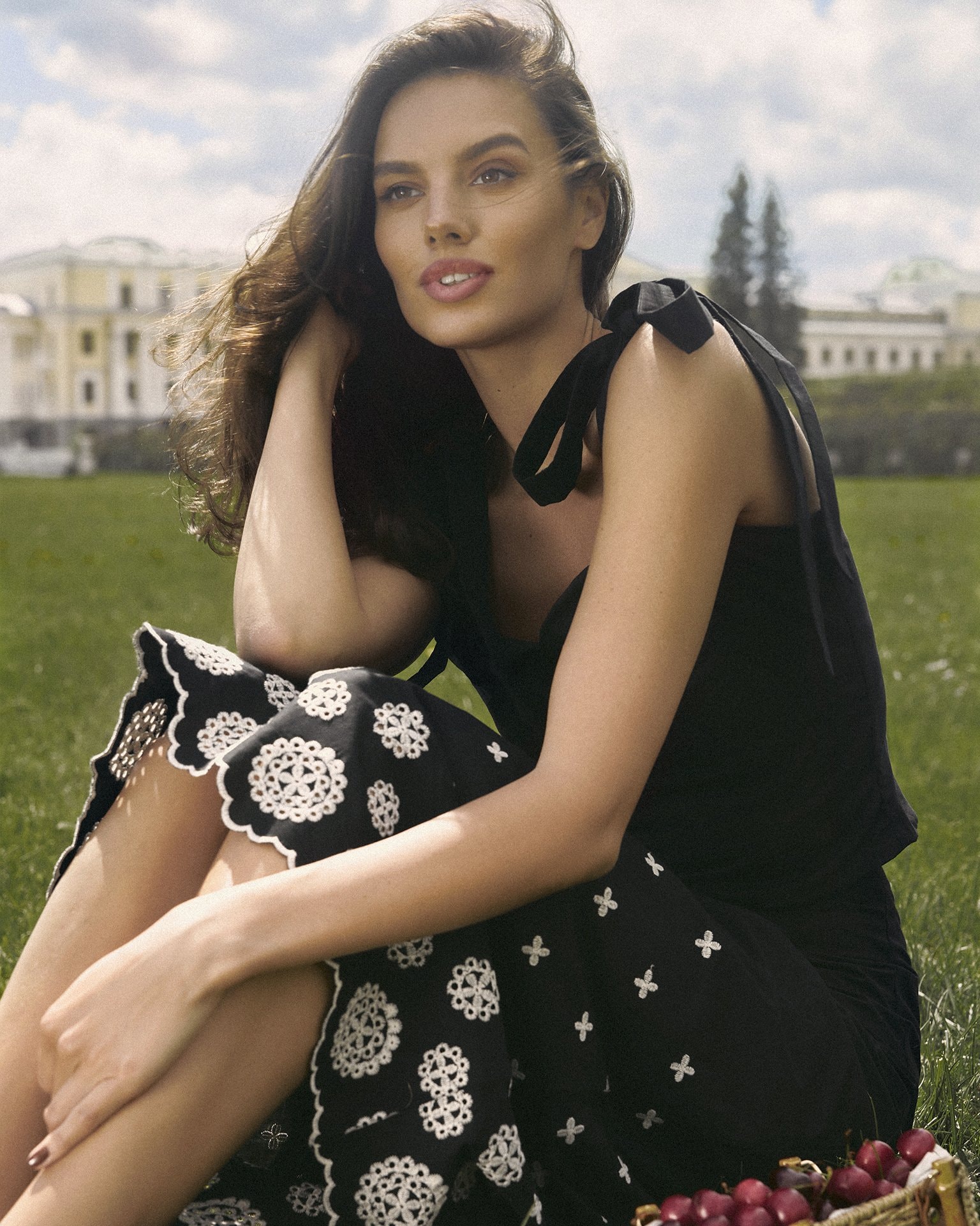 Skirt with embroidery, Black