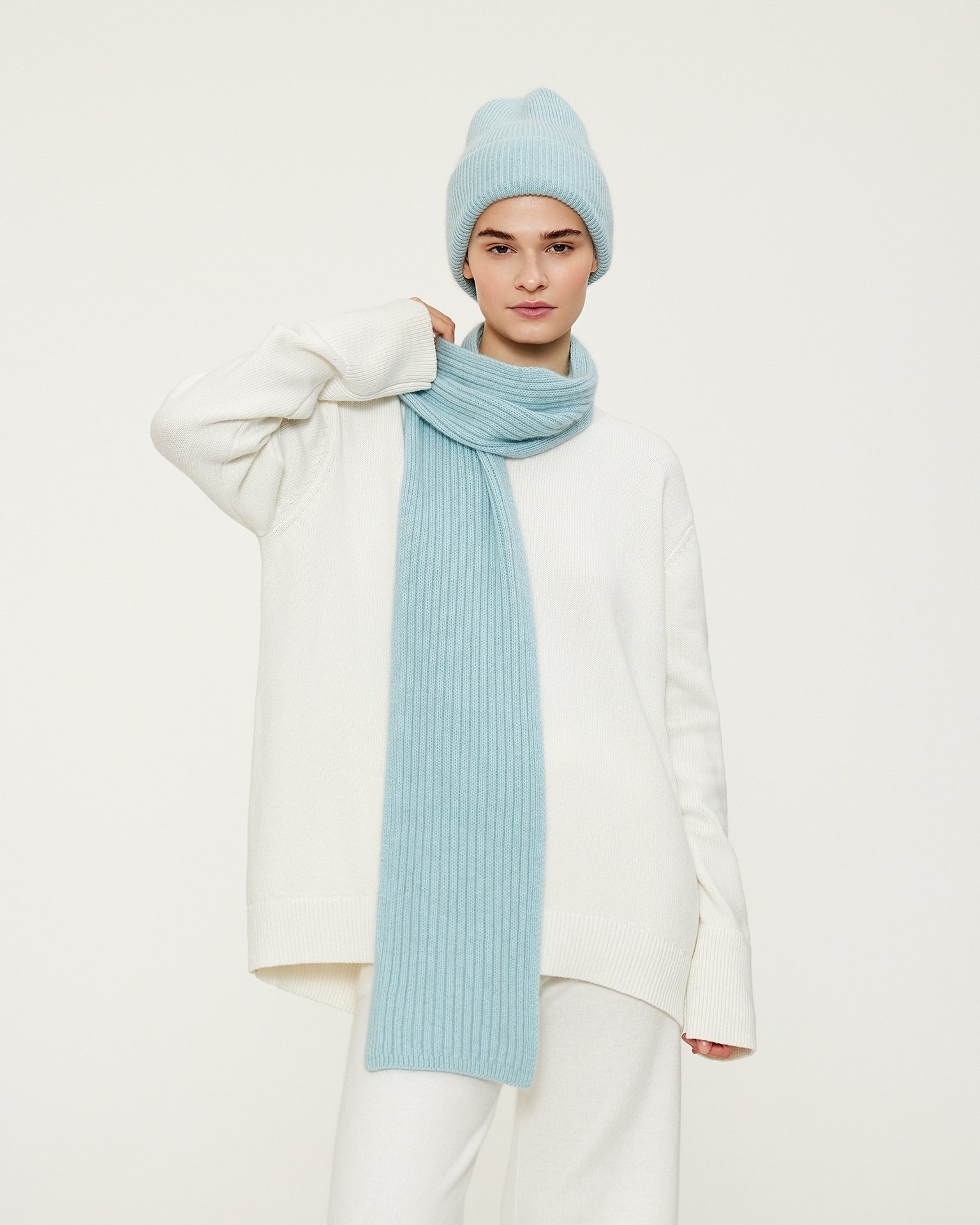 Blue scarf, Blue