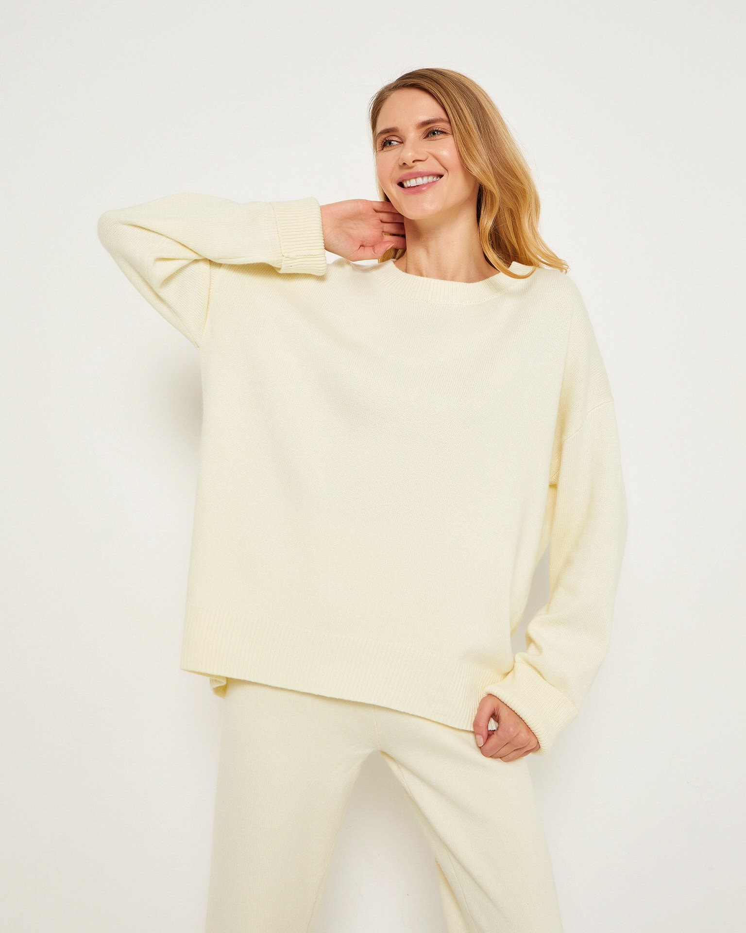 Milky-coloured set, Milky