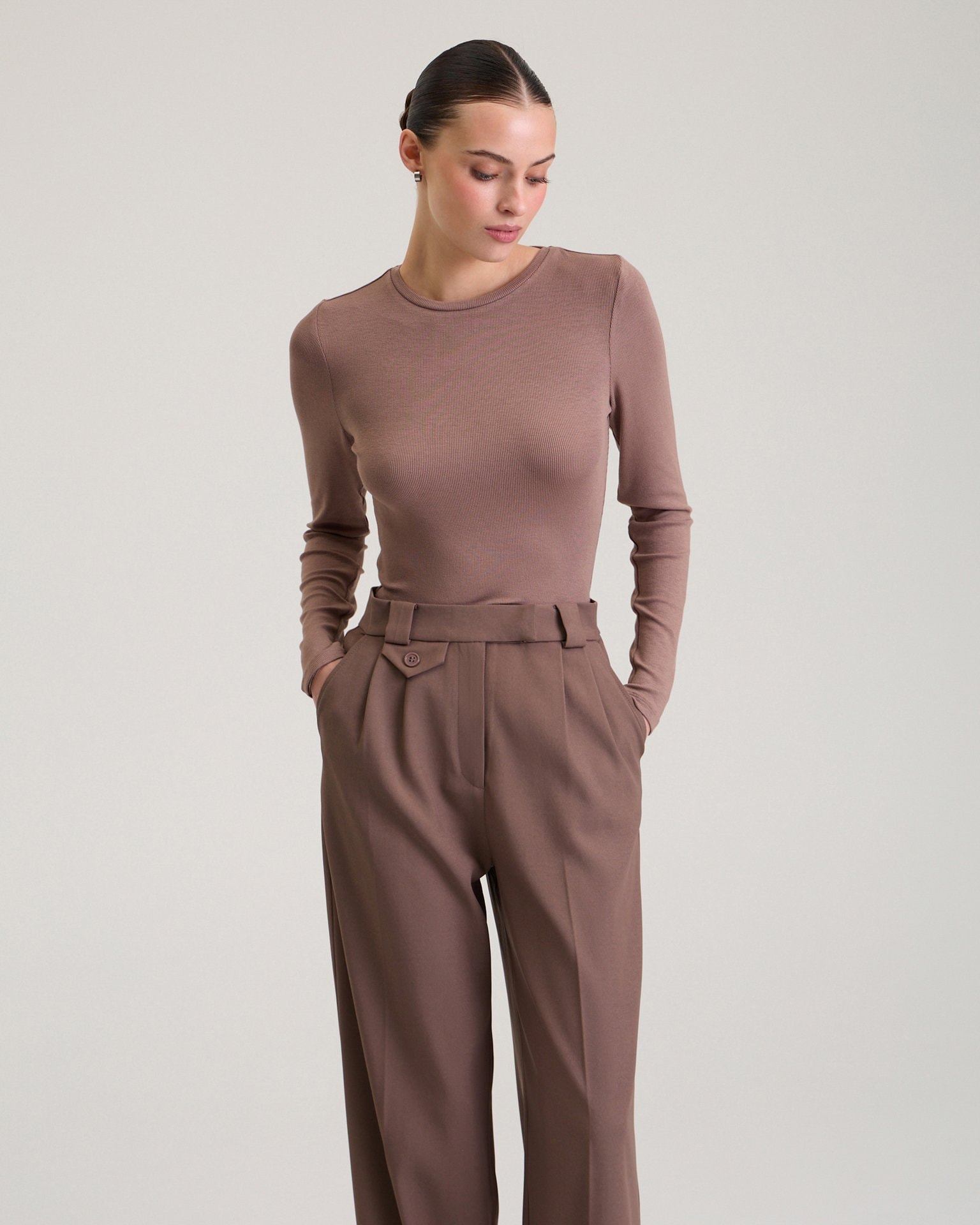Trousers with decorative pocket in chocolate brown, Brown — photo 5