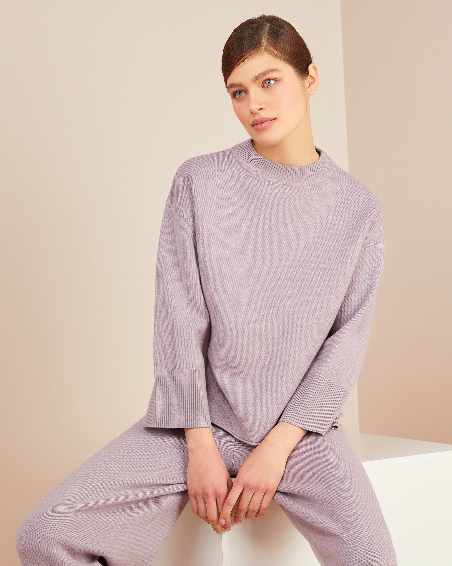 Monochromatic set, Grey-Brown