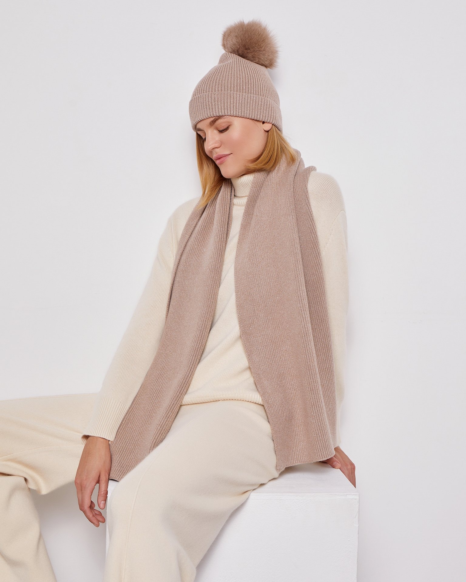 Long Solid Colour Scarf, Brown — photo 4