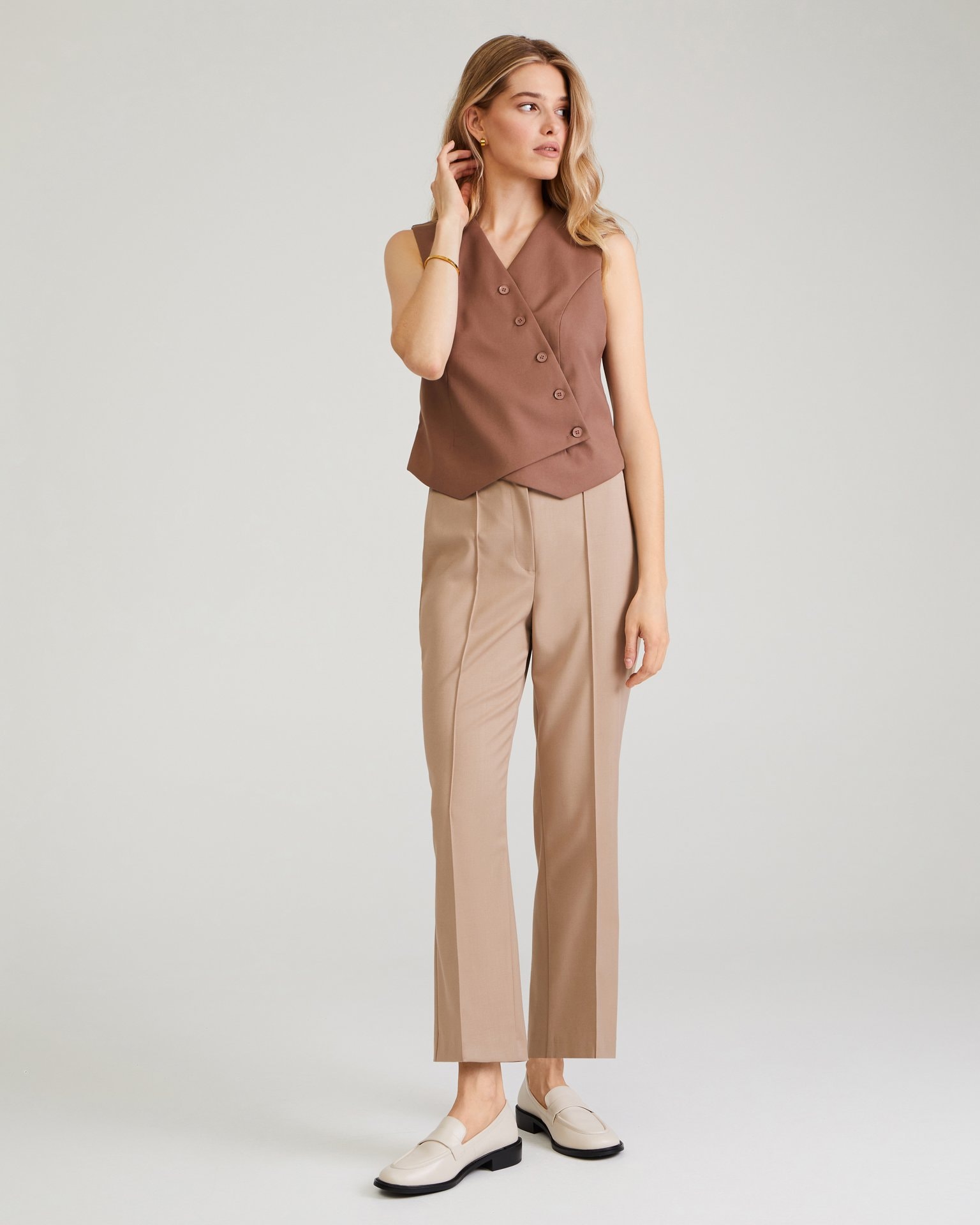 Cropped trousers in beige, Beige