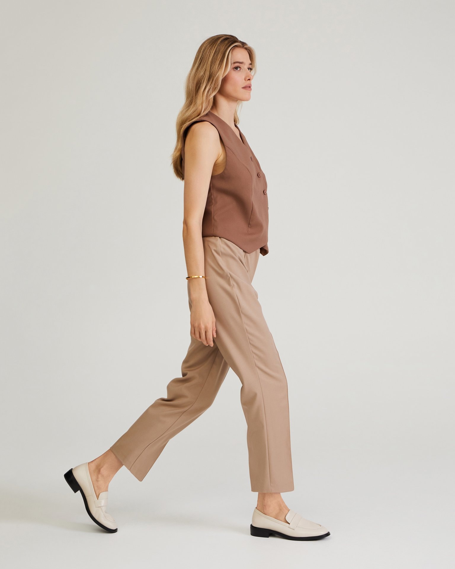 Cropped trousers in beige, Beige — photo 4