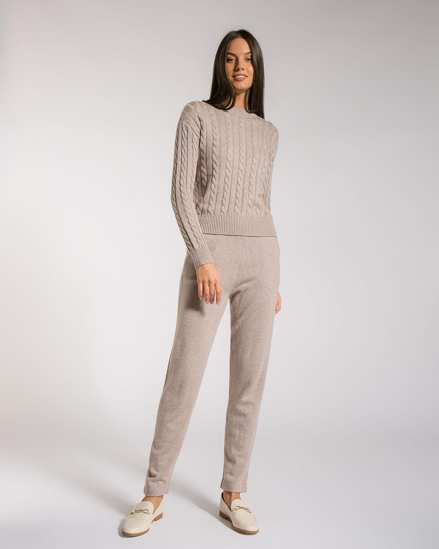 A two-piece trouser suit, adorned with a knitted cable pattern, Brown — photo 3