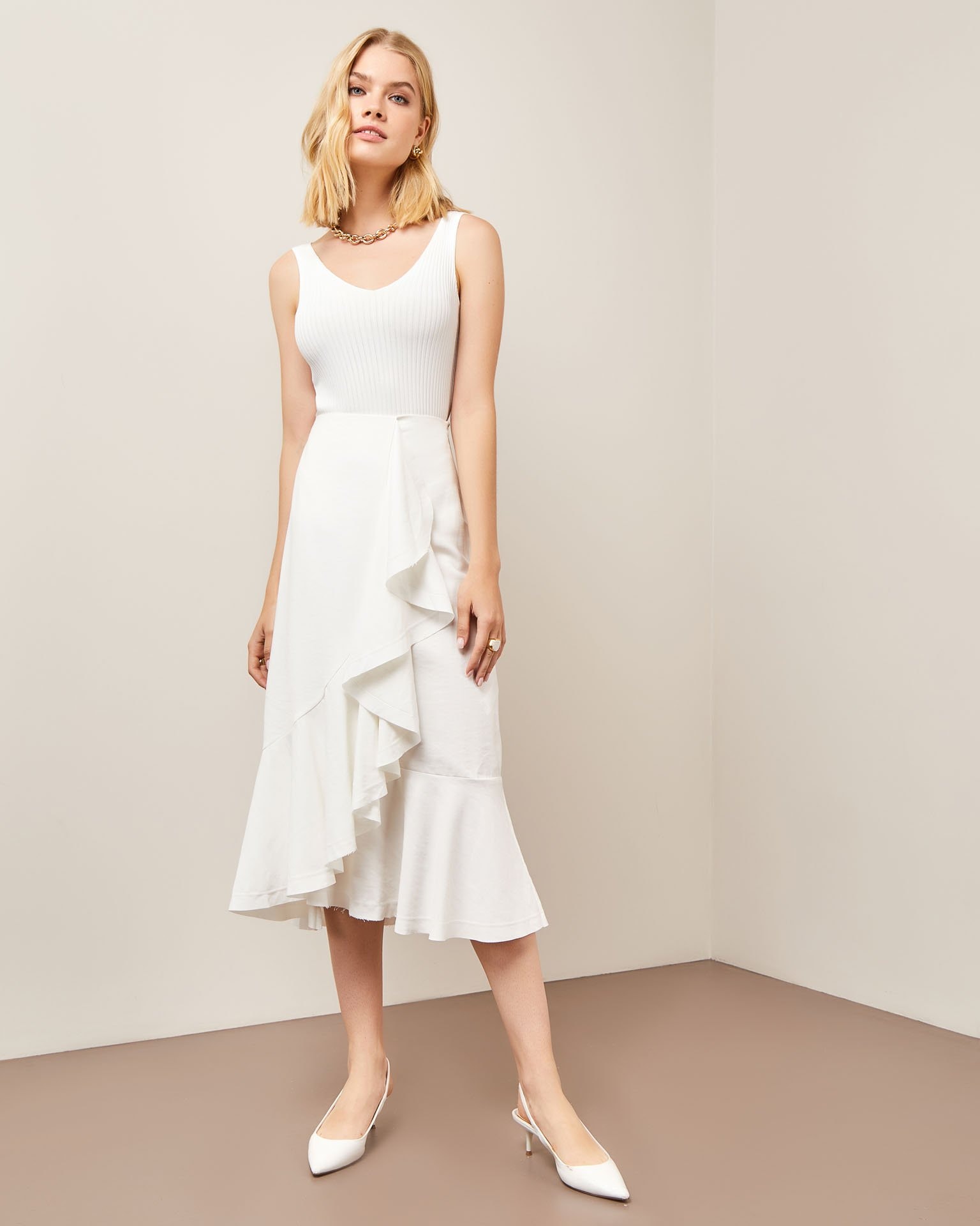 Skirt with a flounce, White