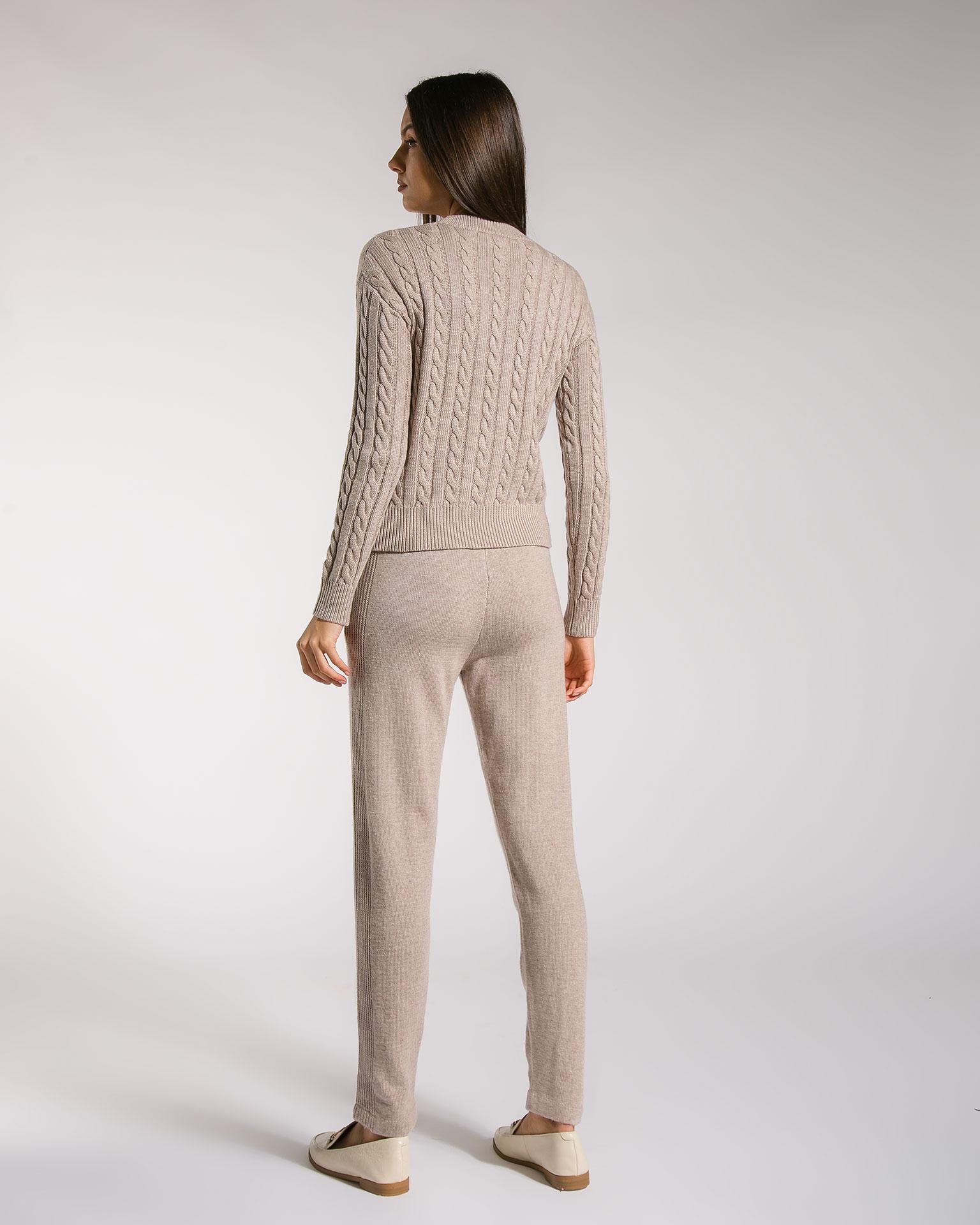 A two-piece trouser suit, adorned with a knitted cable pattern, Brown — photo 5