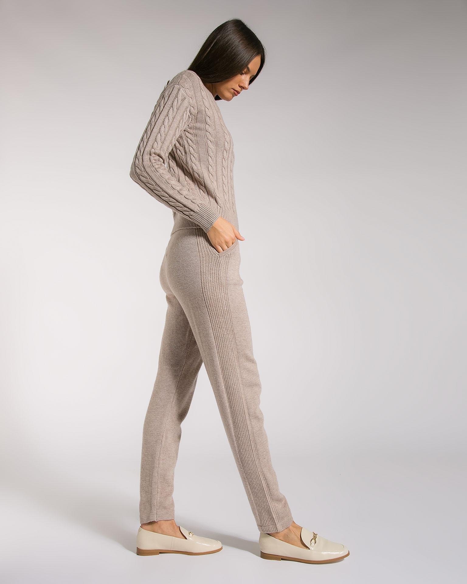 A two-piece trouser suit, adorned with a knitted cable pattern, Brown — photo 4