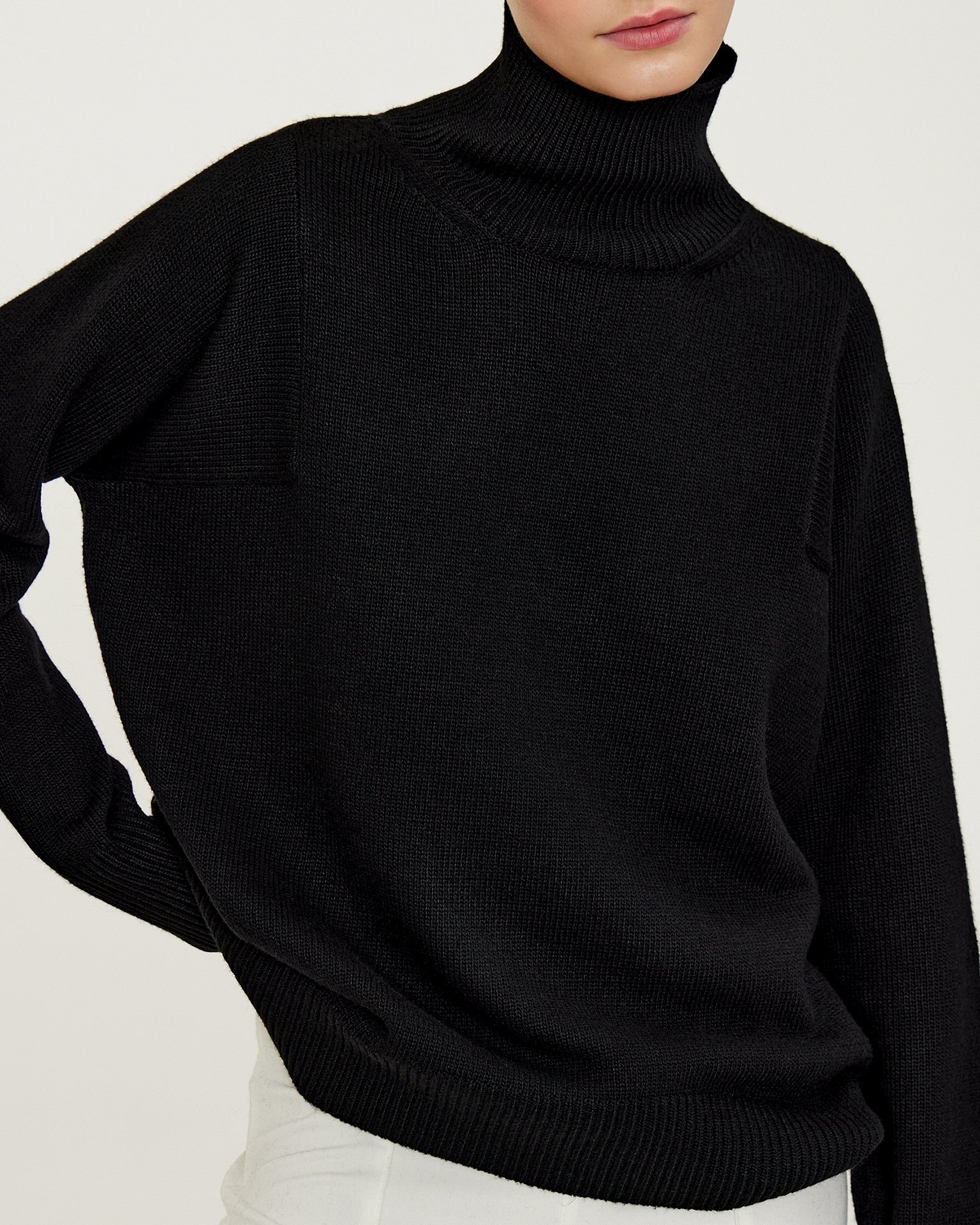 Black jumper, Black