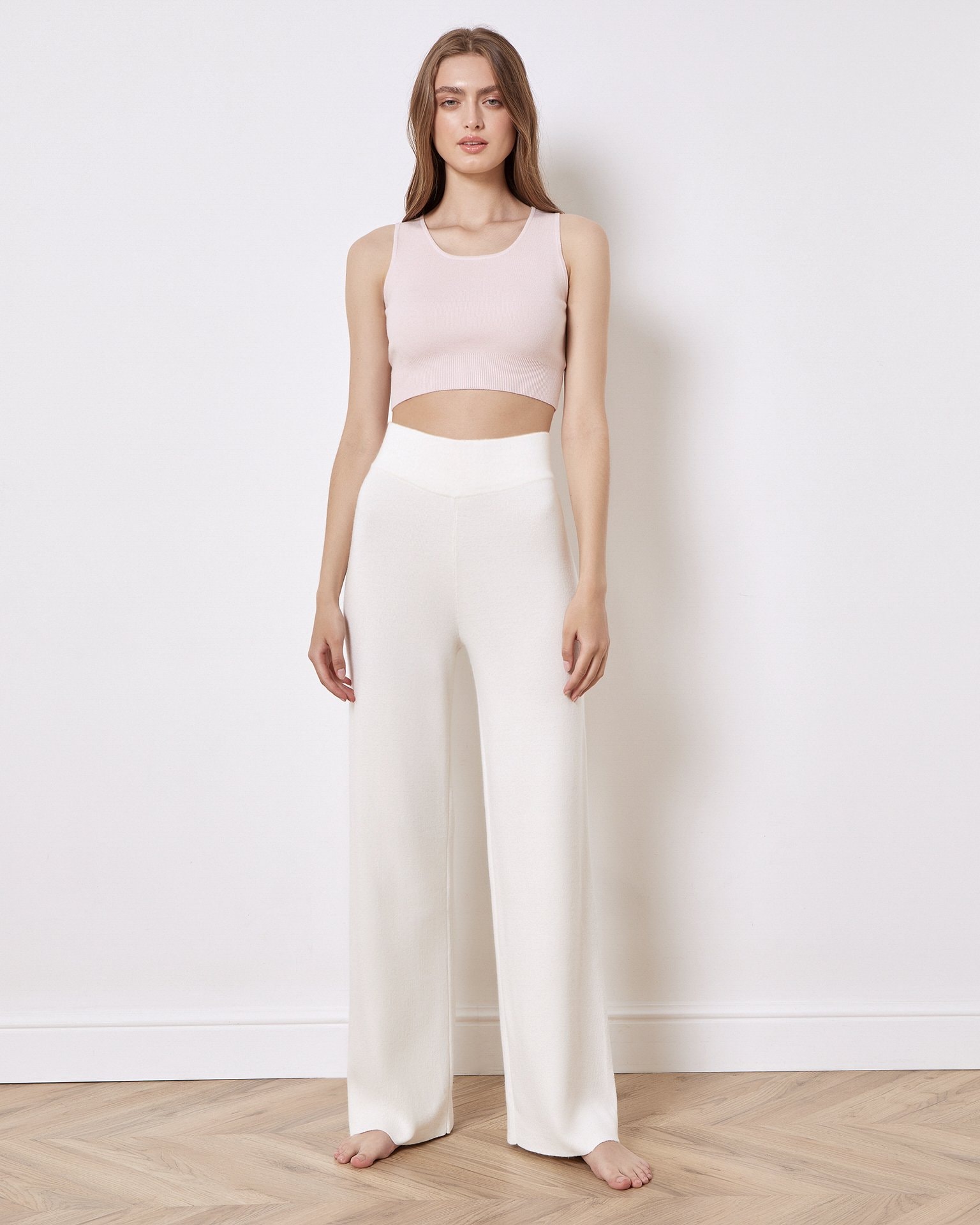 Trousers with a seamless waistband, White