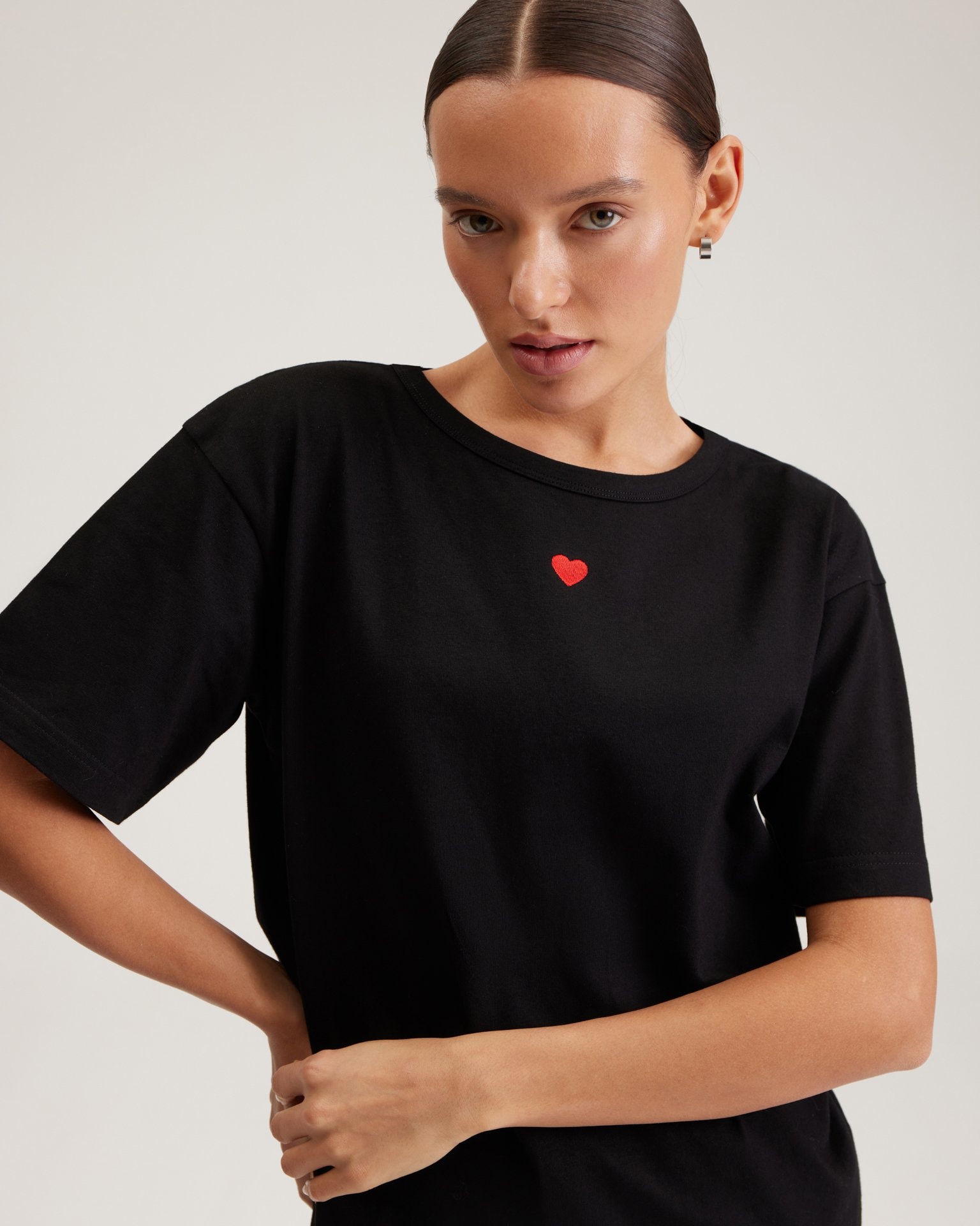 Black t-shirt with heart, Black — photo 7