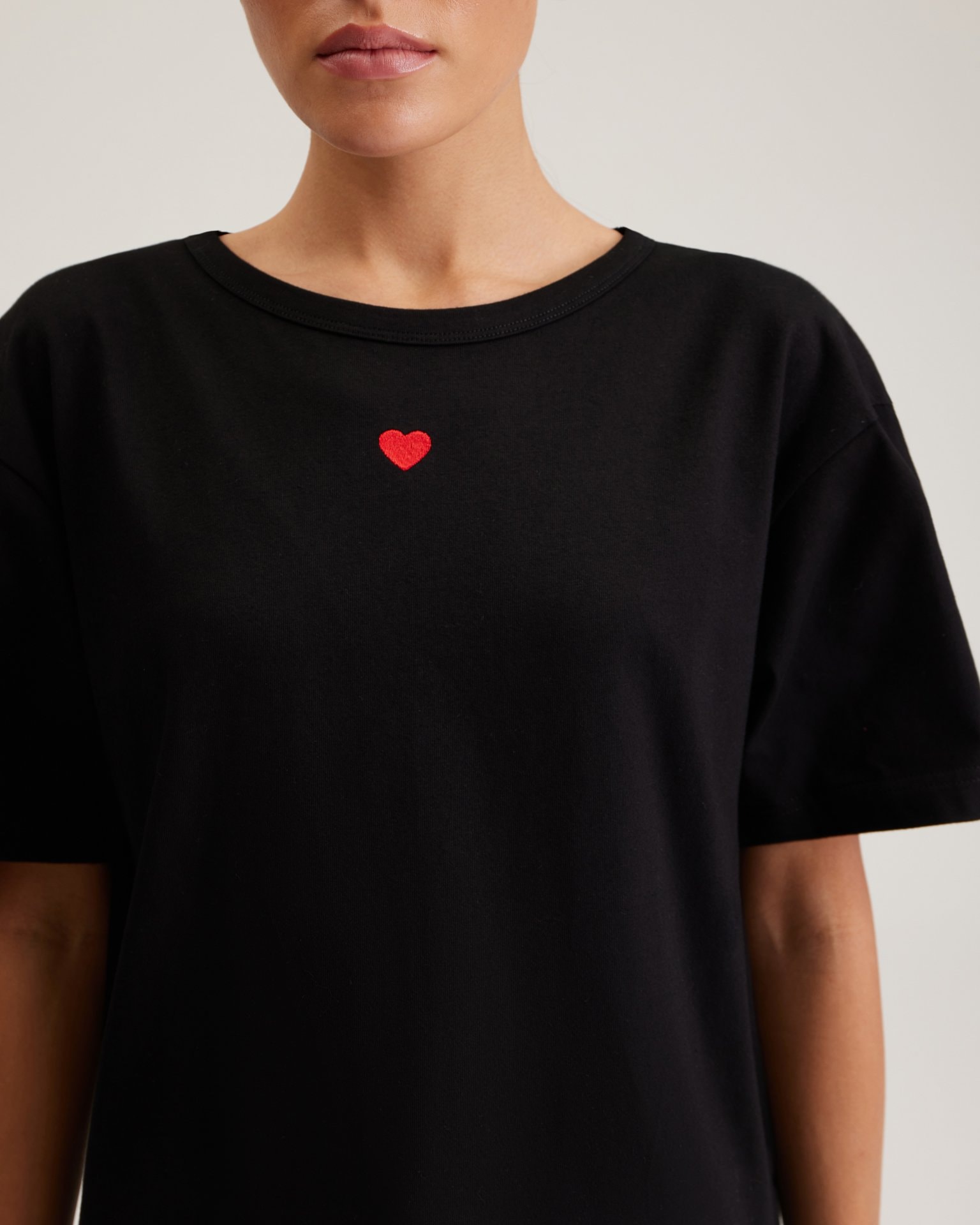 Black t-shirt with heart, Black — photo 9