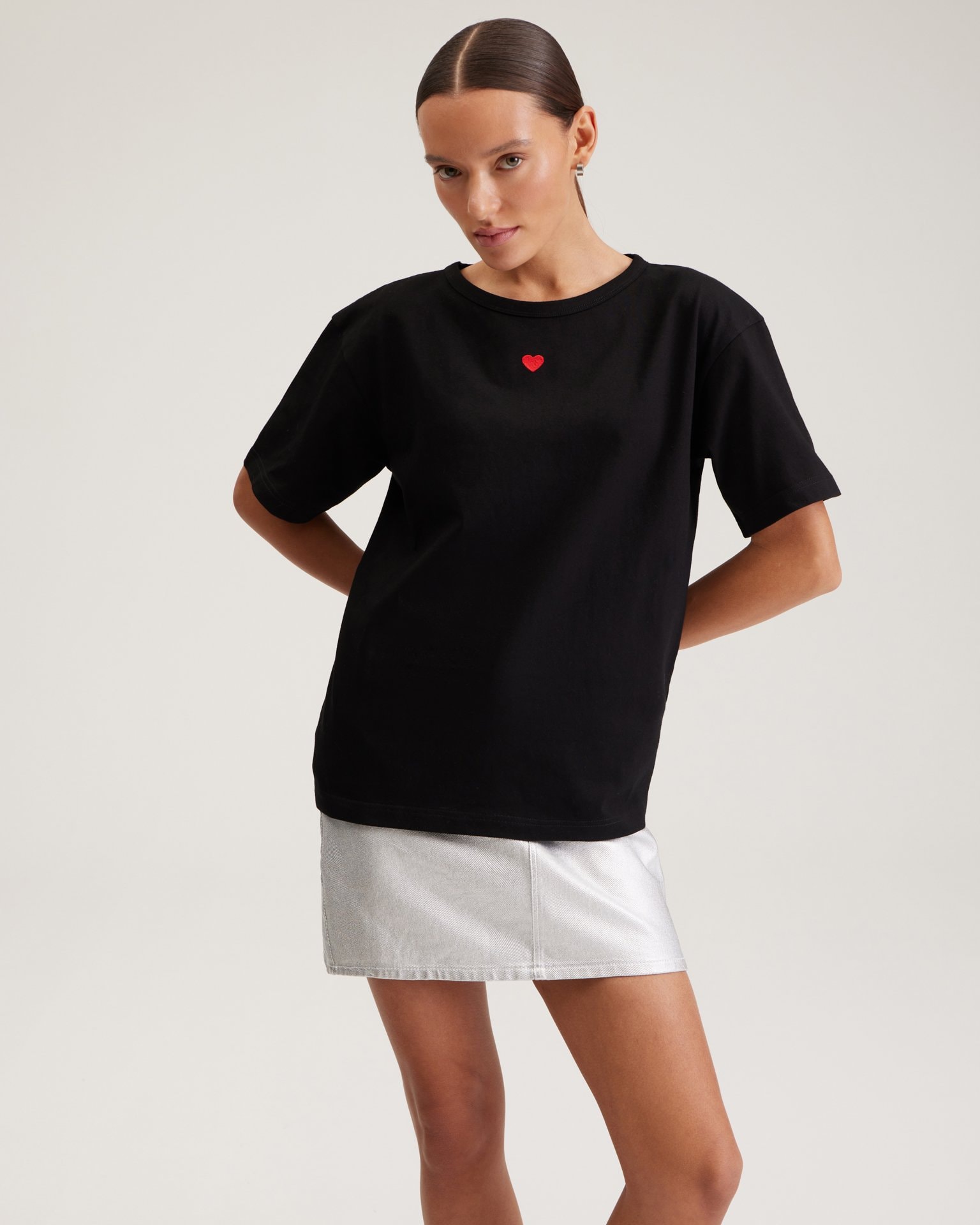 Black t-shirt with heart, Black — photo 4
