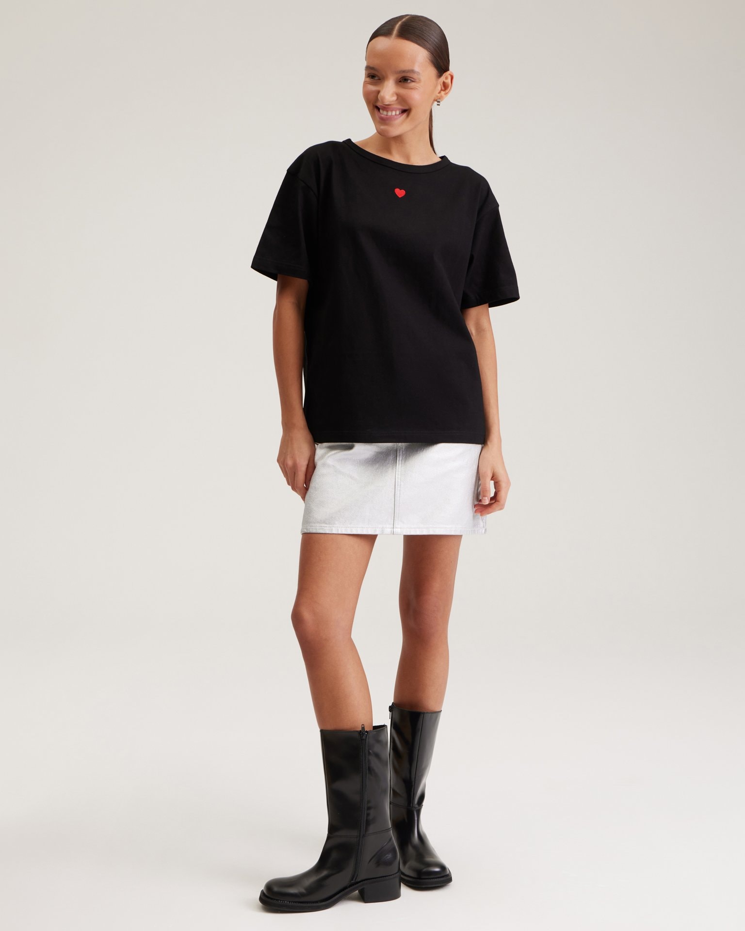 Black t-shirt with heart, Black — photo 2
