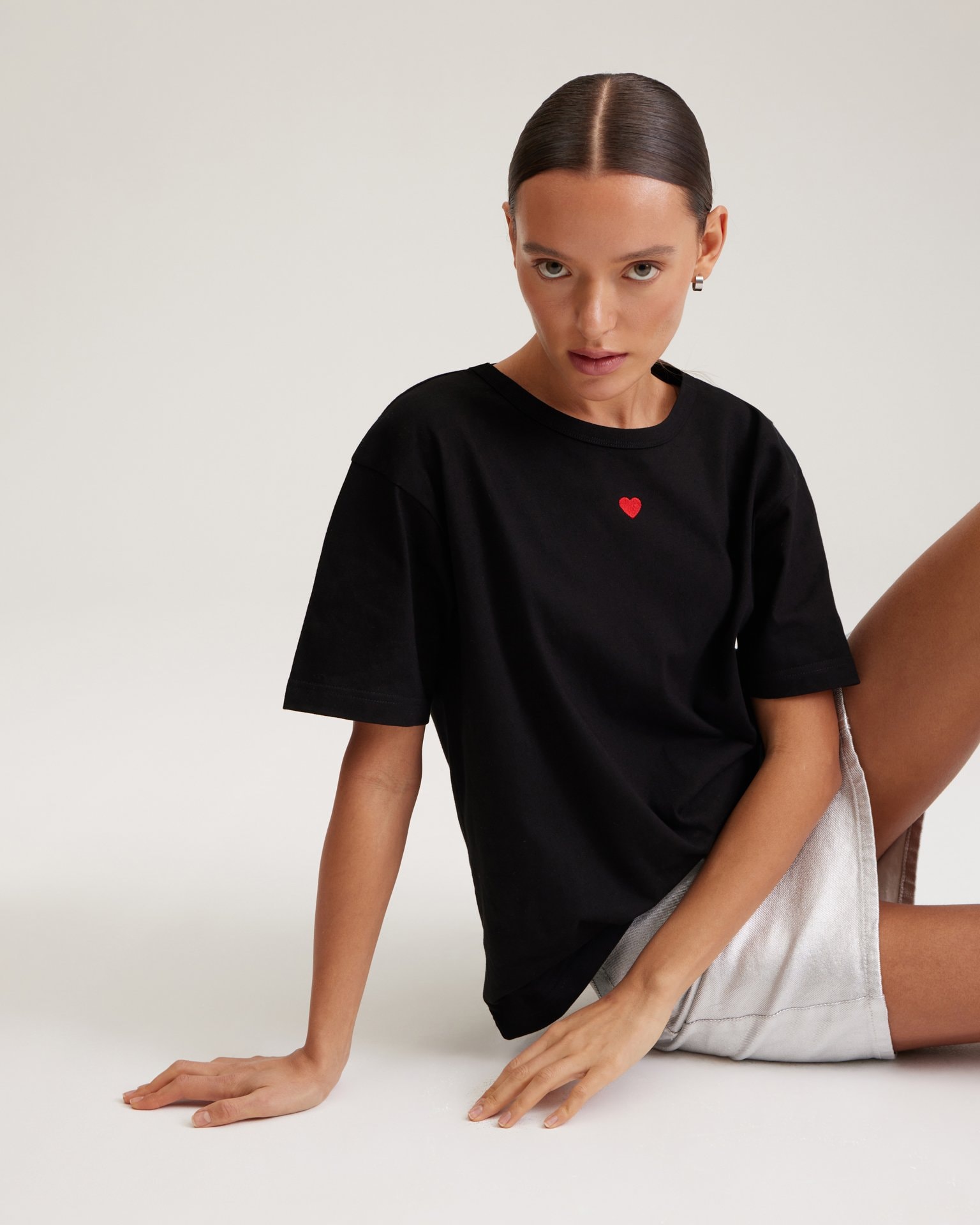 Black t-shirt with heart, Black