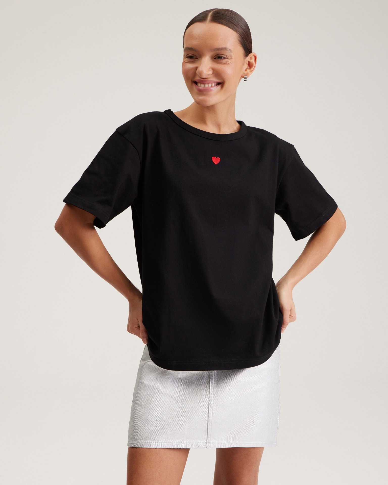 Black t-shirt with heart, Black — photo 5