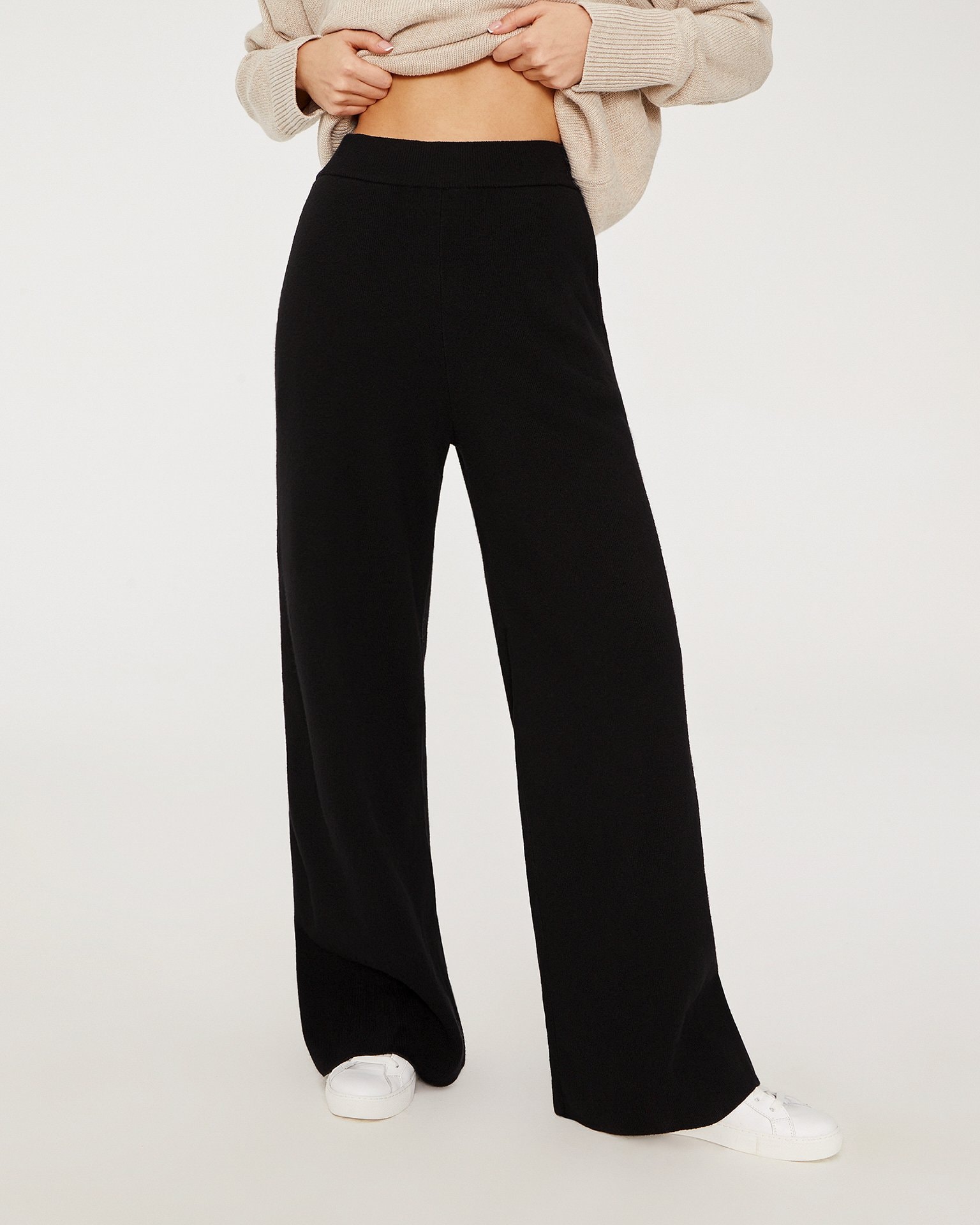 Knit trousers in black, Black