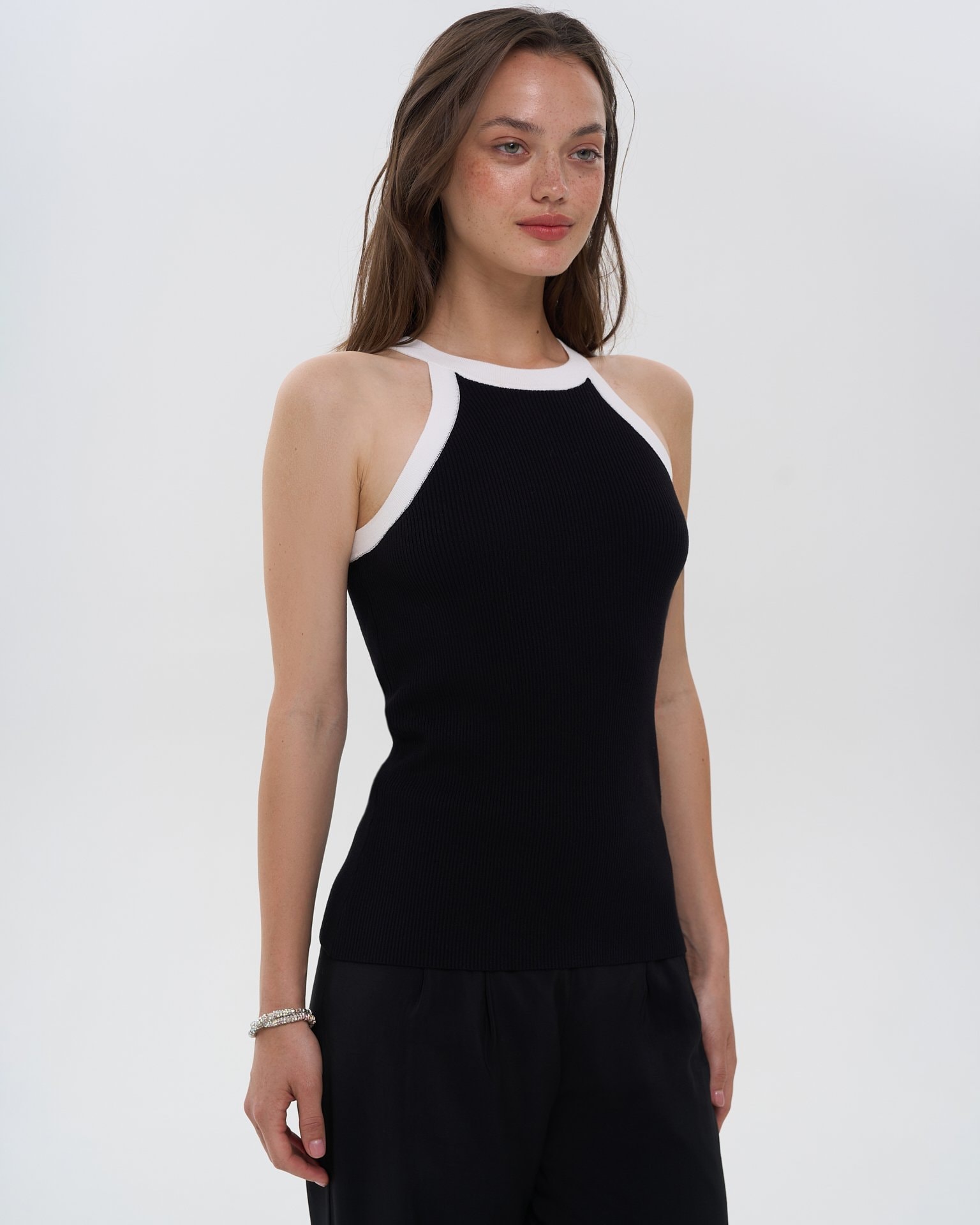 Black sleeveless top, Black