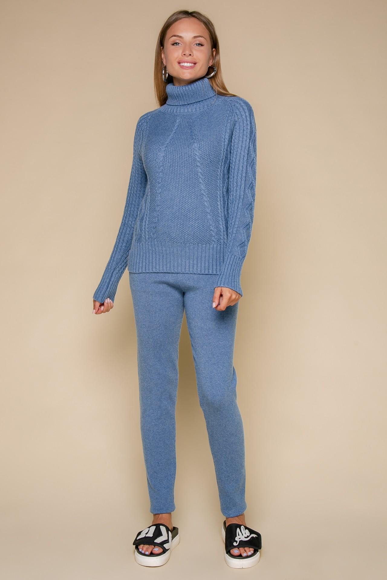 Cashmere suit with straight-leg trousers and a sweater, Blue