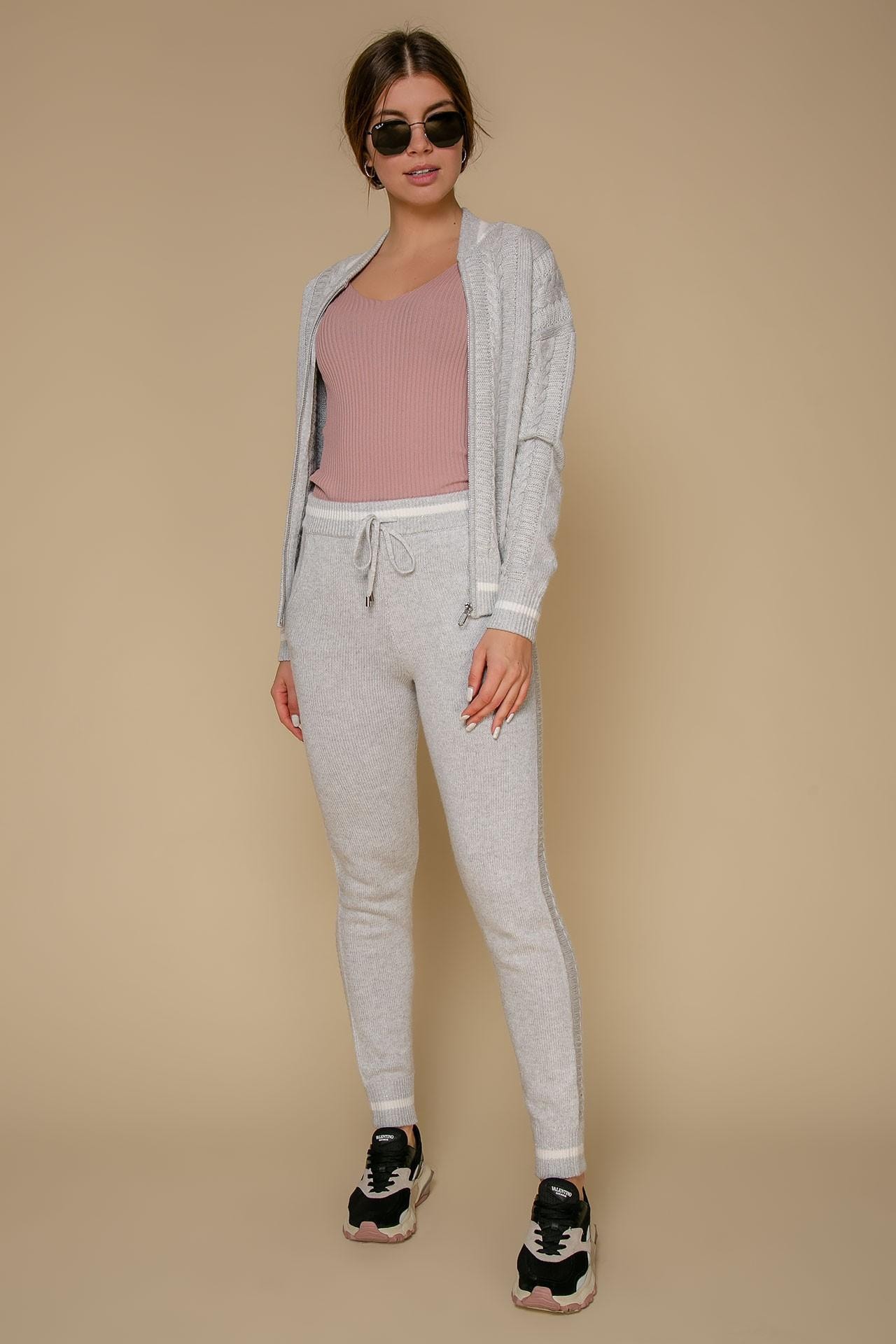 A cashmere suit in a grey melange shade, adorned with a braid cable knit pattern, Grey — photo 4
