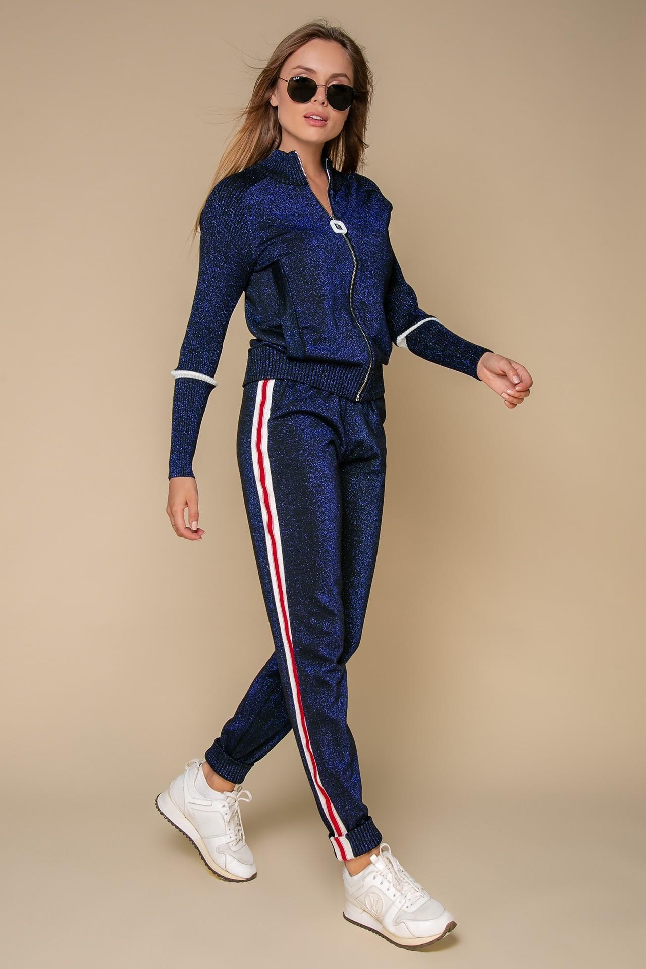 A stylish trouser suit in a deep navy shade with contrasting stripes, Blue