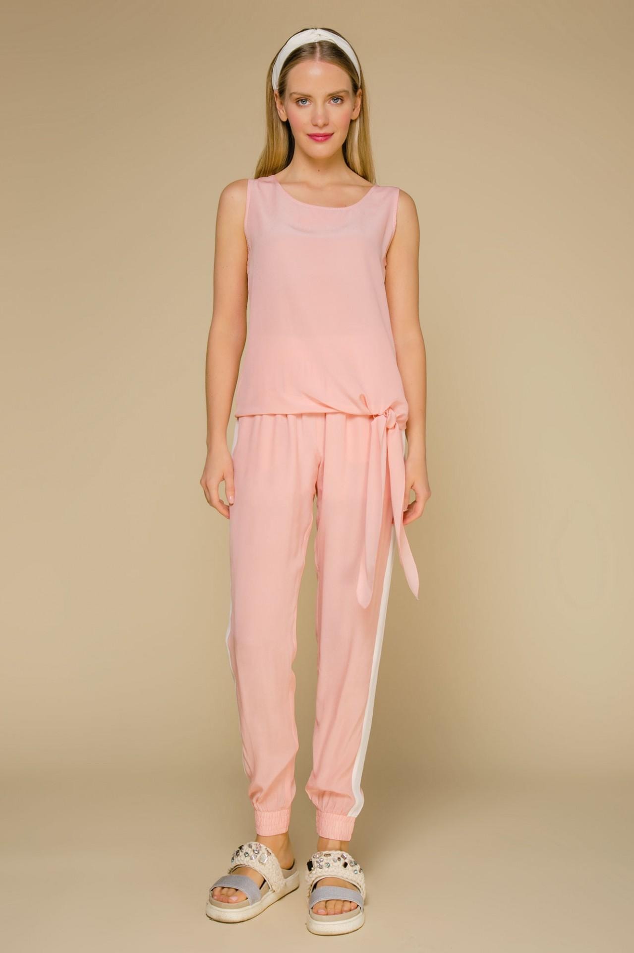 A trouser suit made of semi-transparent silk with straight-leg trousers and a relaxed top, Pink