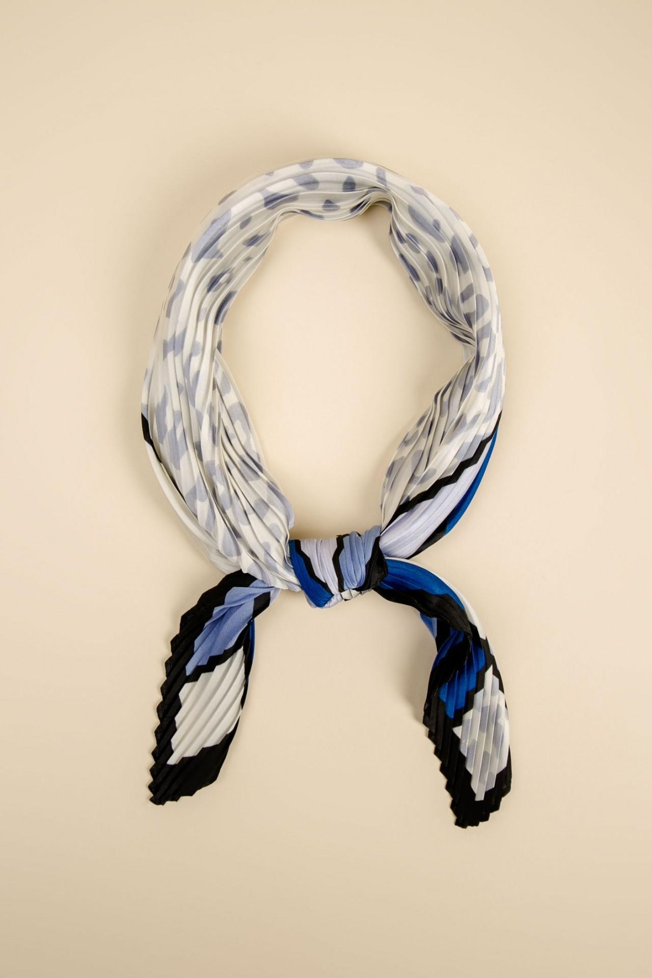 Neckerchief with a ruched insert, Lilac.