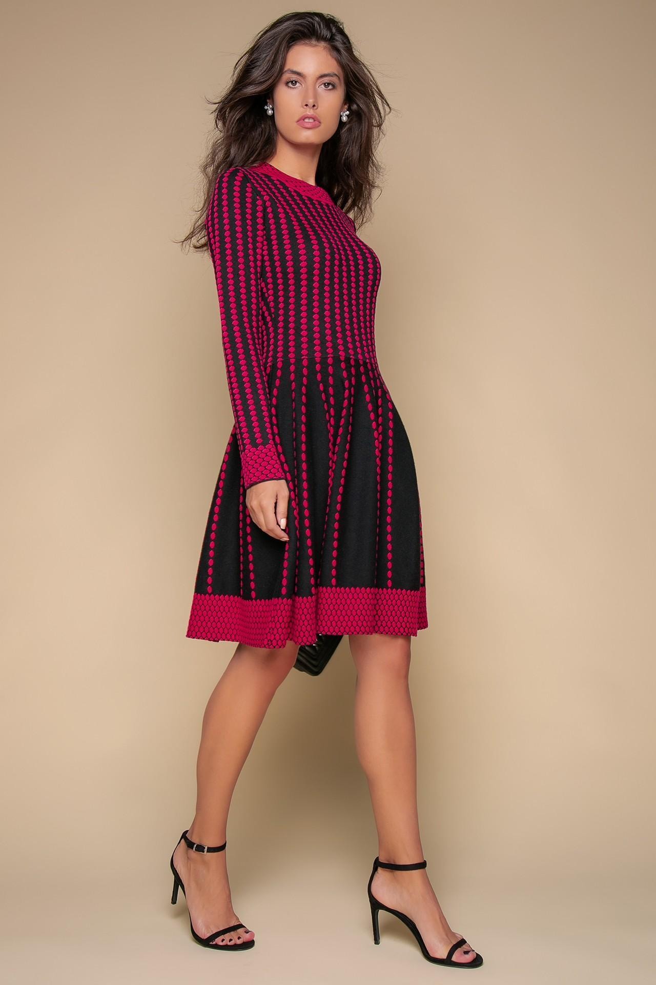 Striking dress with a fitted bodice and full skirt, Black