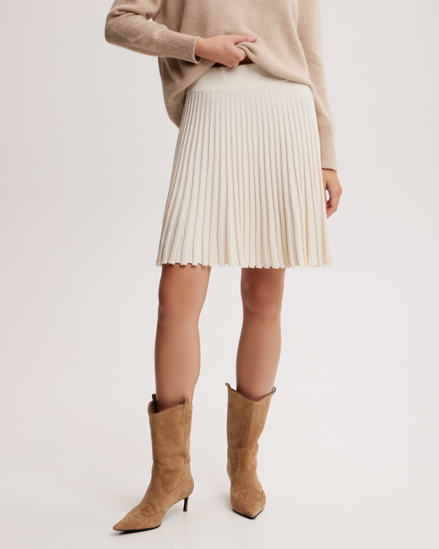 Pleated mini skirt in milk colour, Milky — photo 4