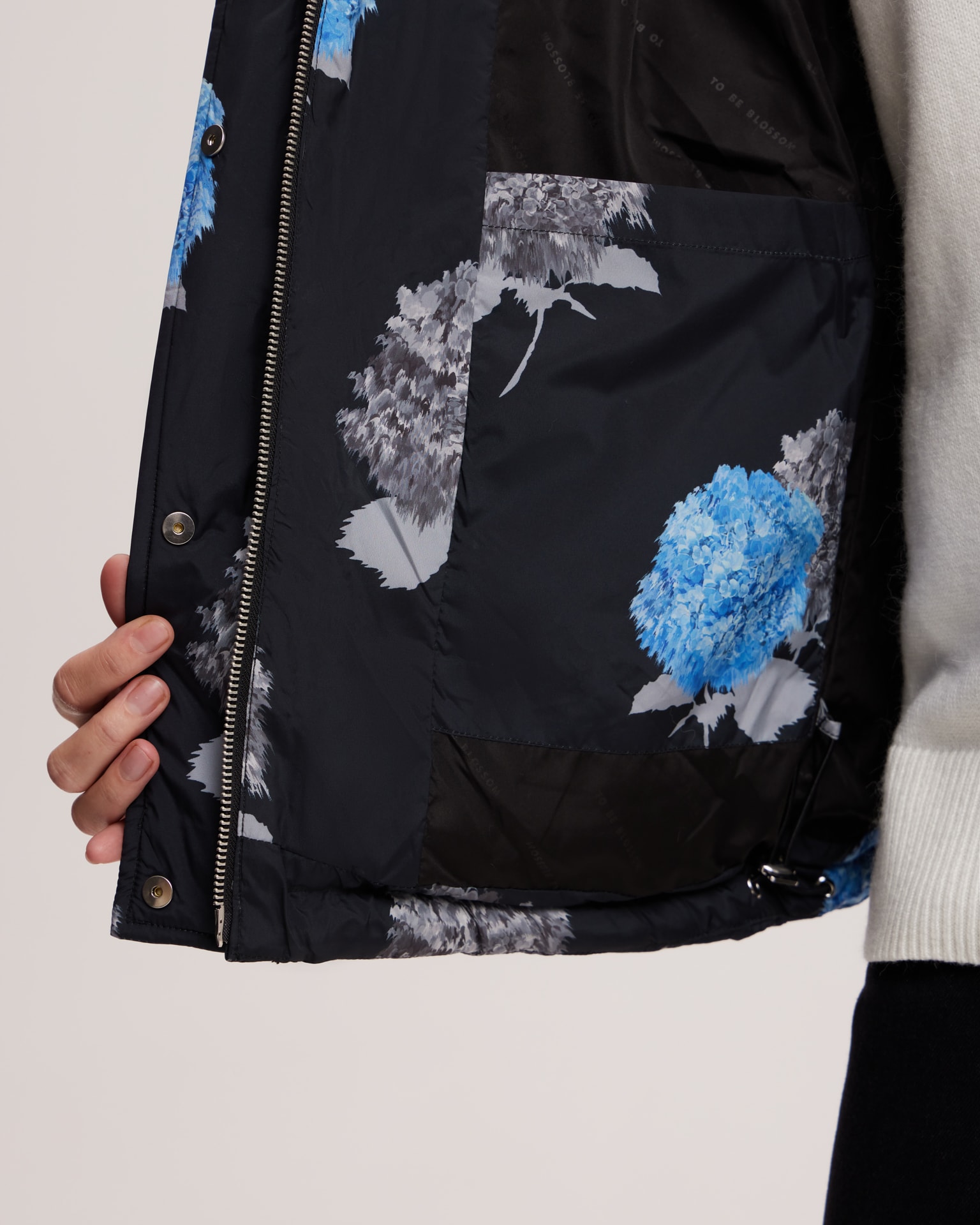 Puffer jacket with limited edition Hydrangea print, Graphite — photo 9