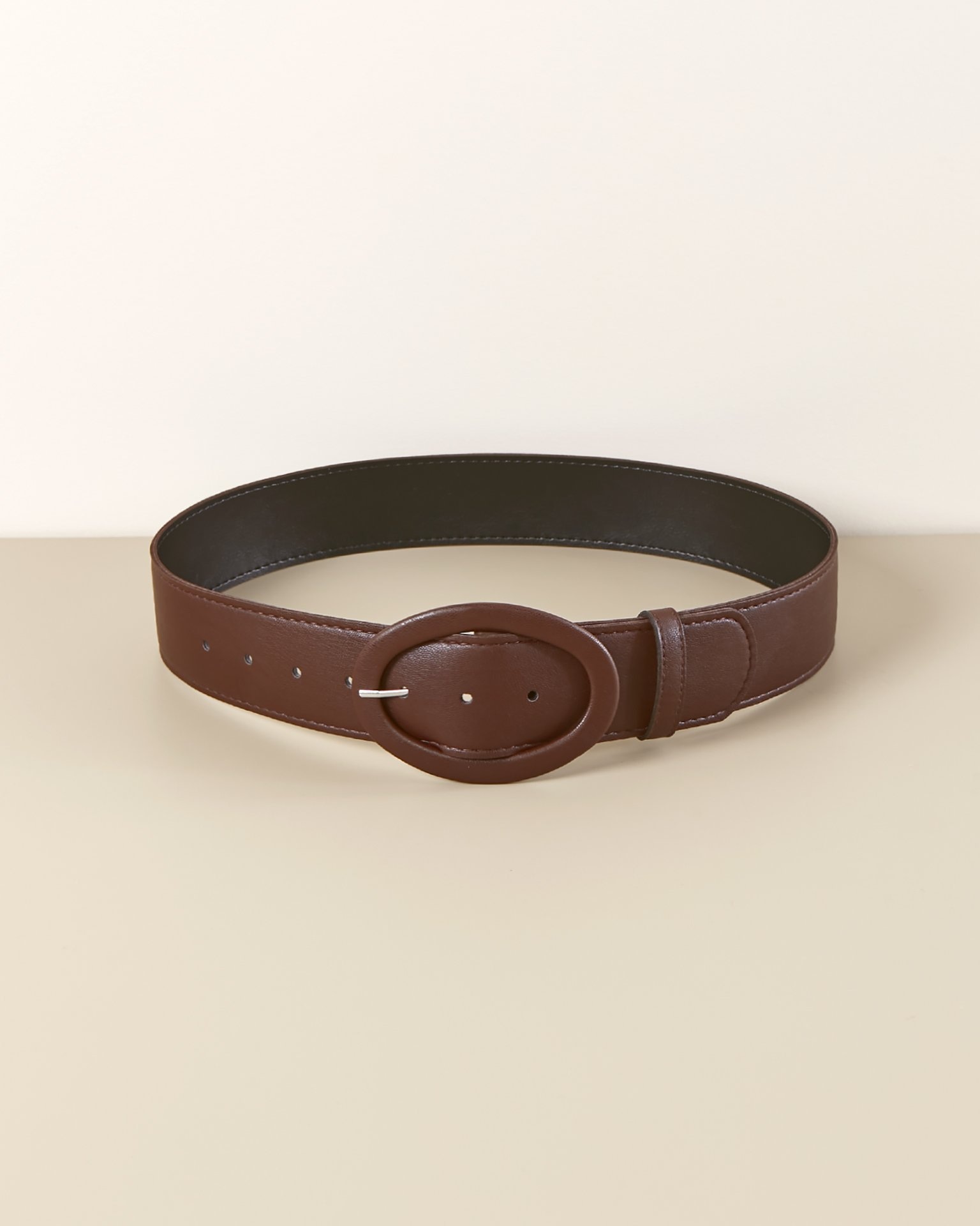 Belt with oval buckle