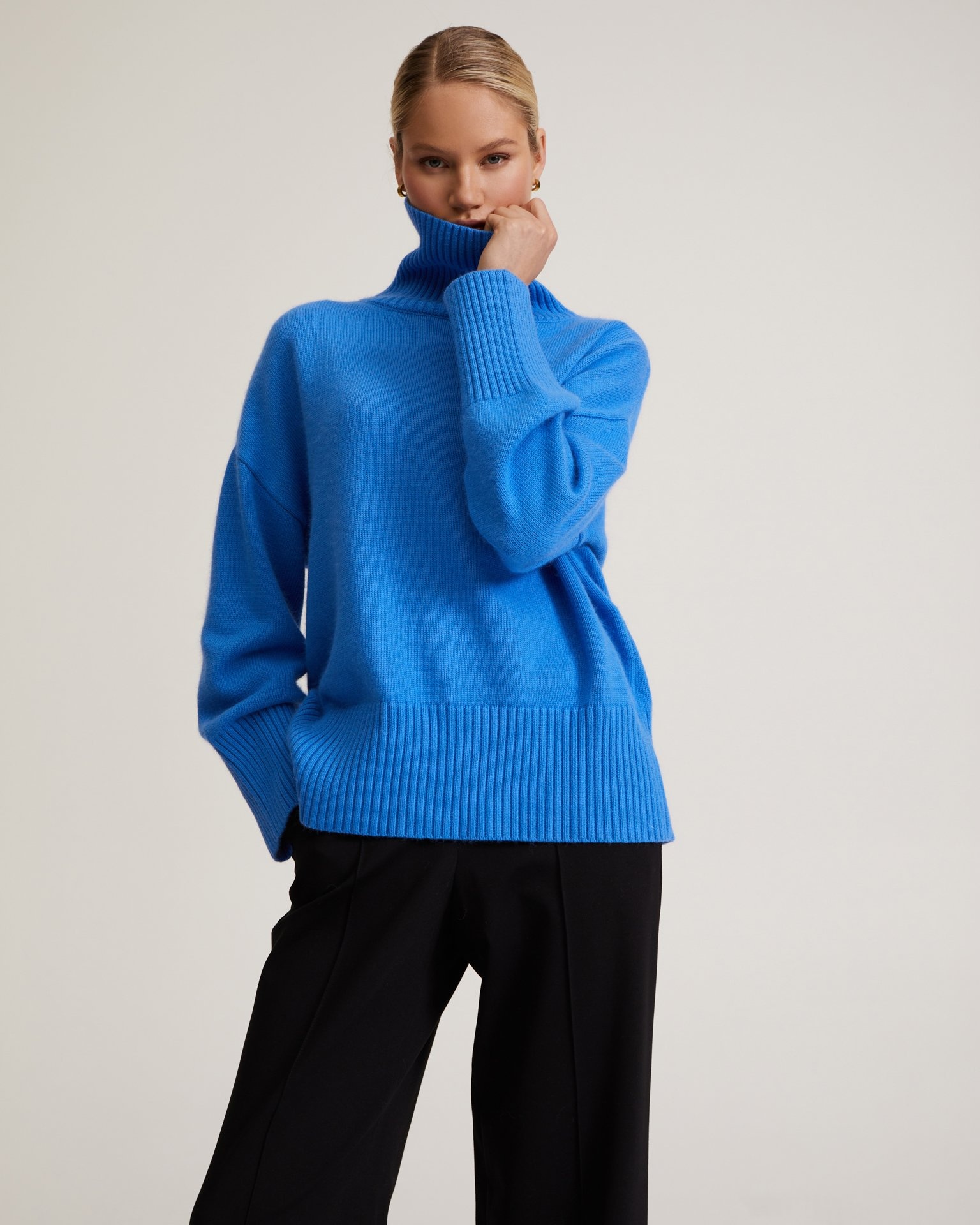 High-neck jumper