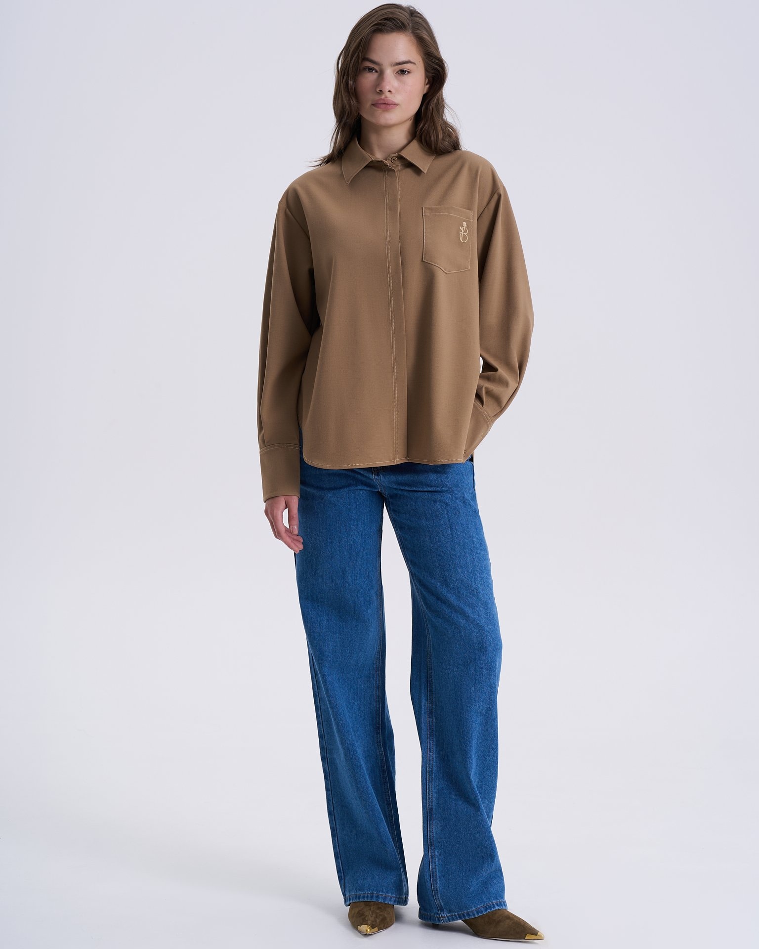 Shirt with hidden buttons