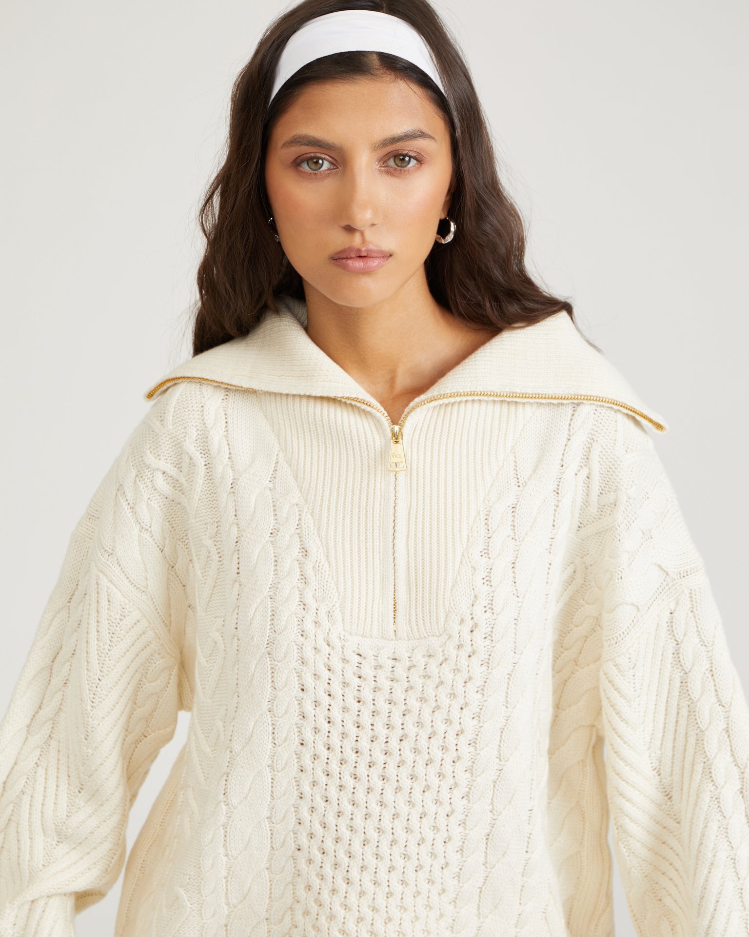 Milk-coloured sweater with zip collar