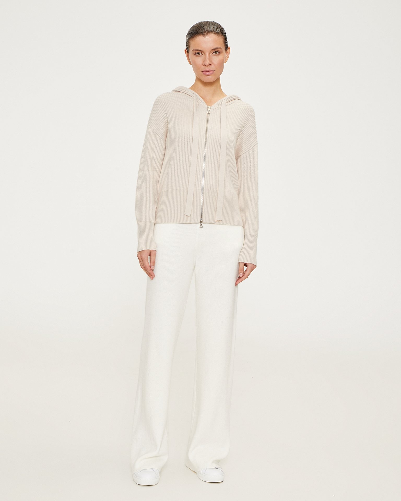White knitted trousers