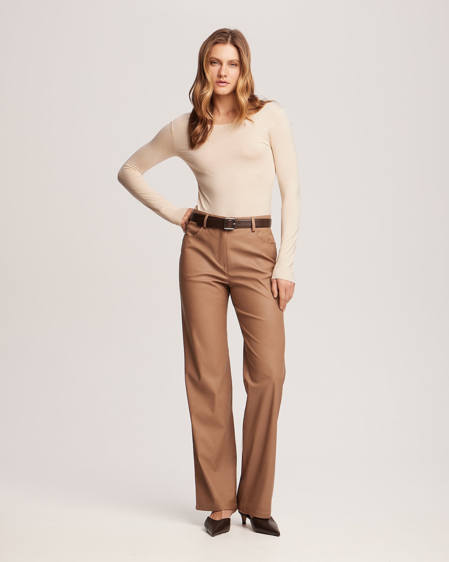 Long sleeve top with a round neckline