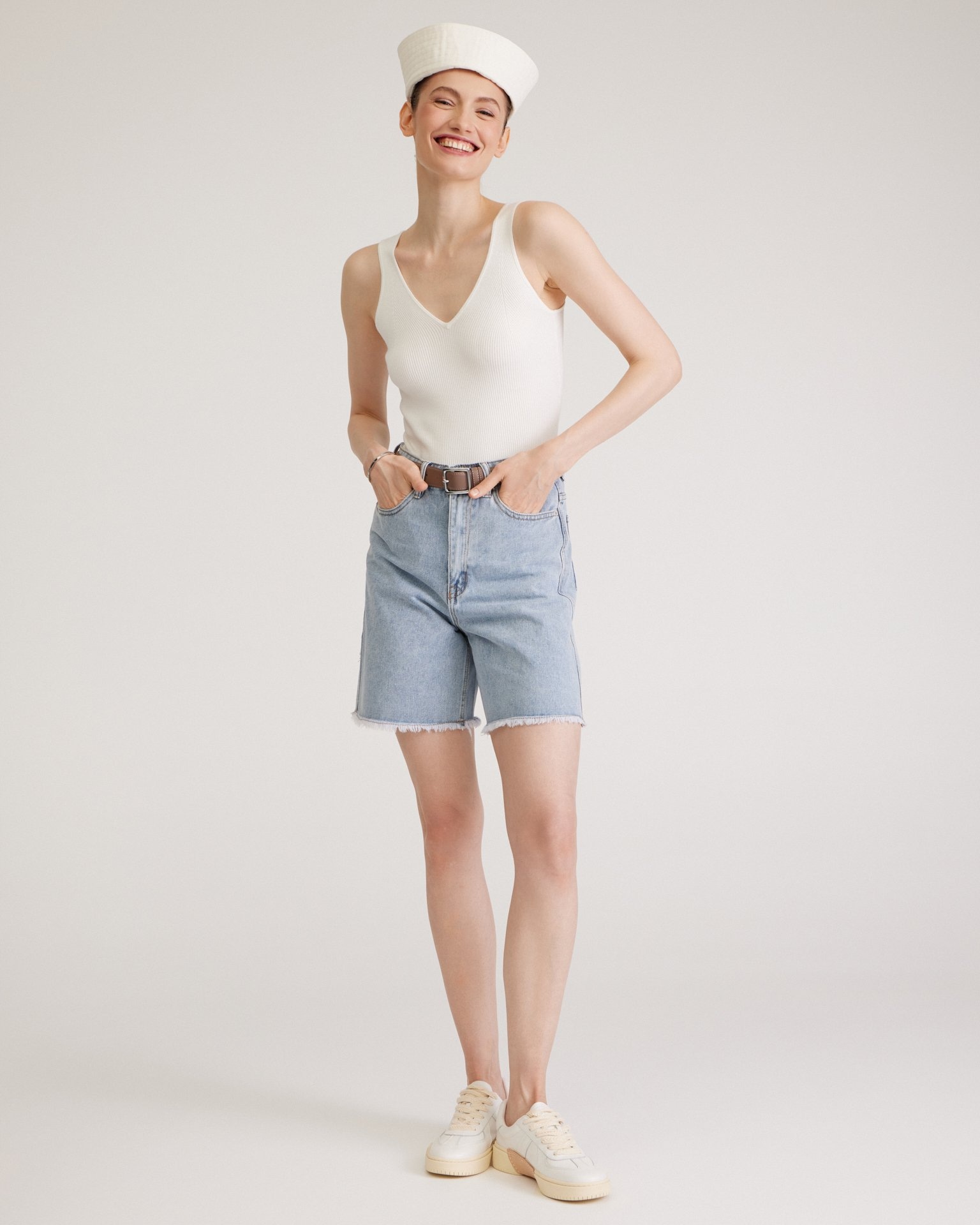 Bermuda shorts with raw hem