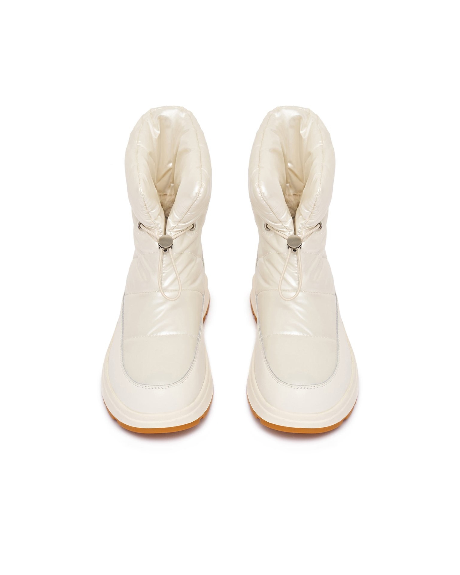 Milk-coloured puffer boots