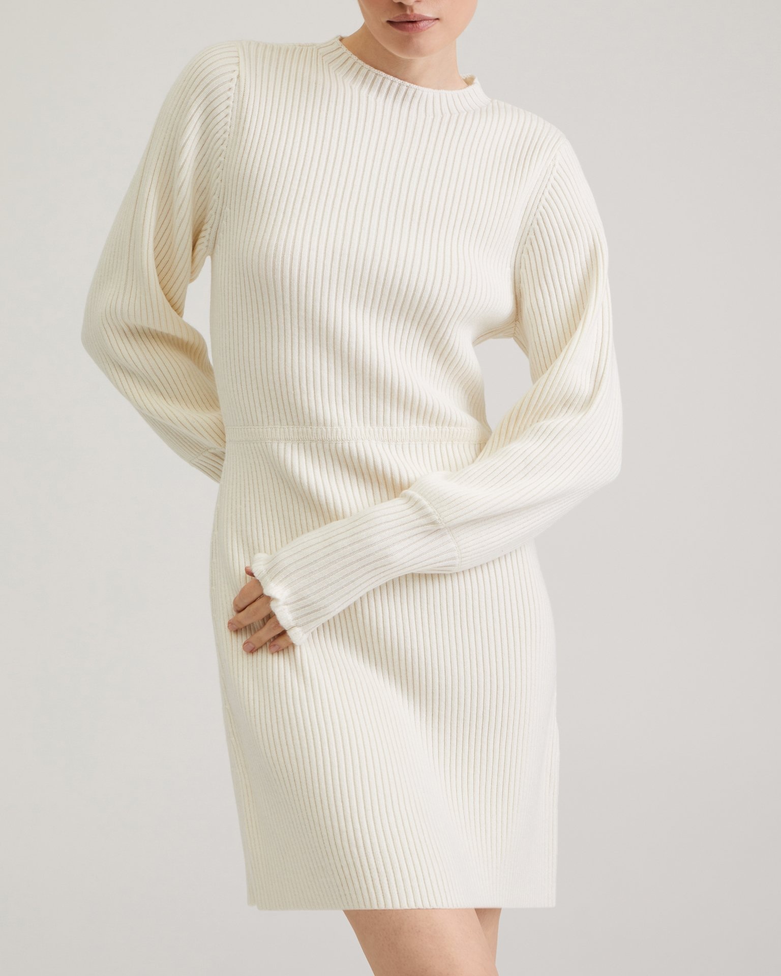 Dress with voluminous sleeves