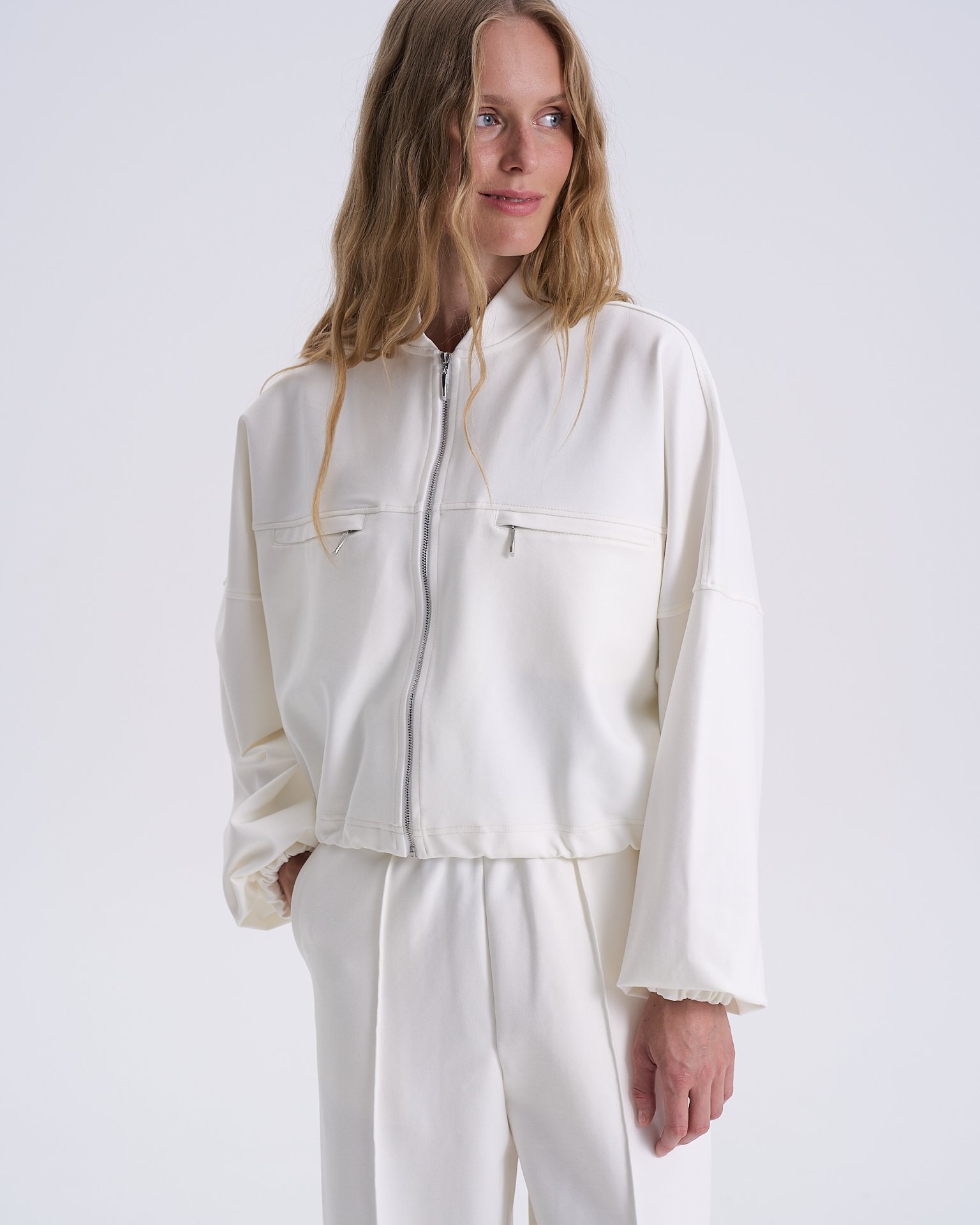 Bomber jacket with adjustable ribbed hem