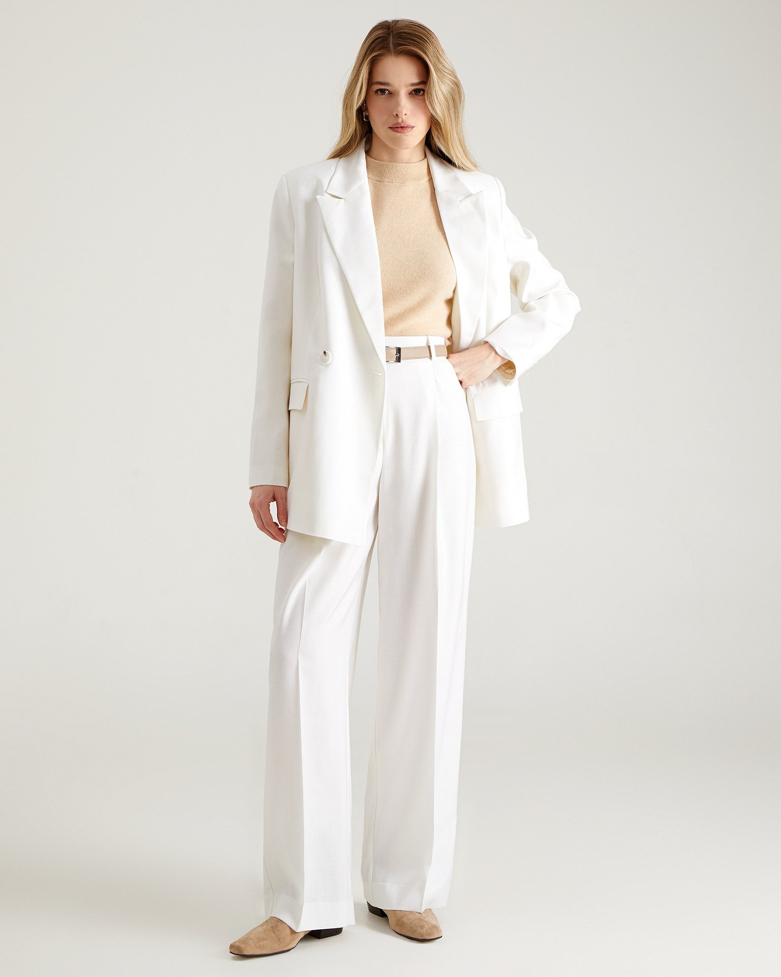 Trousers with creases