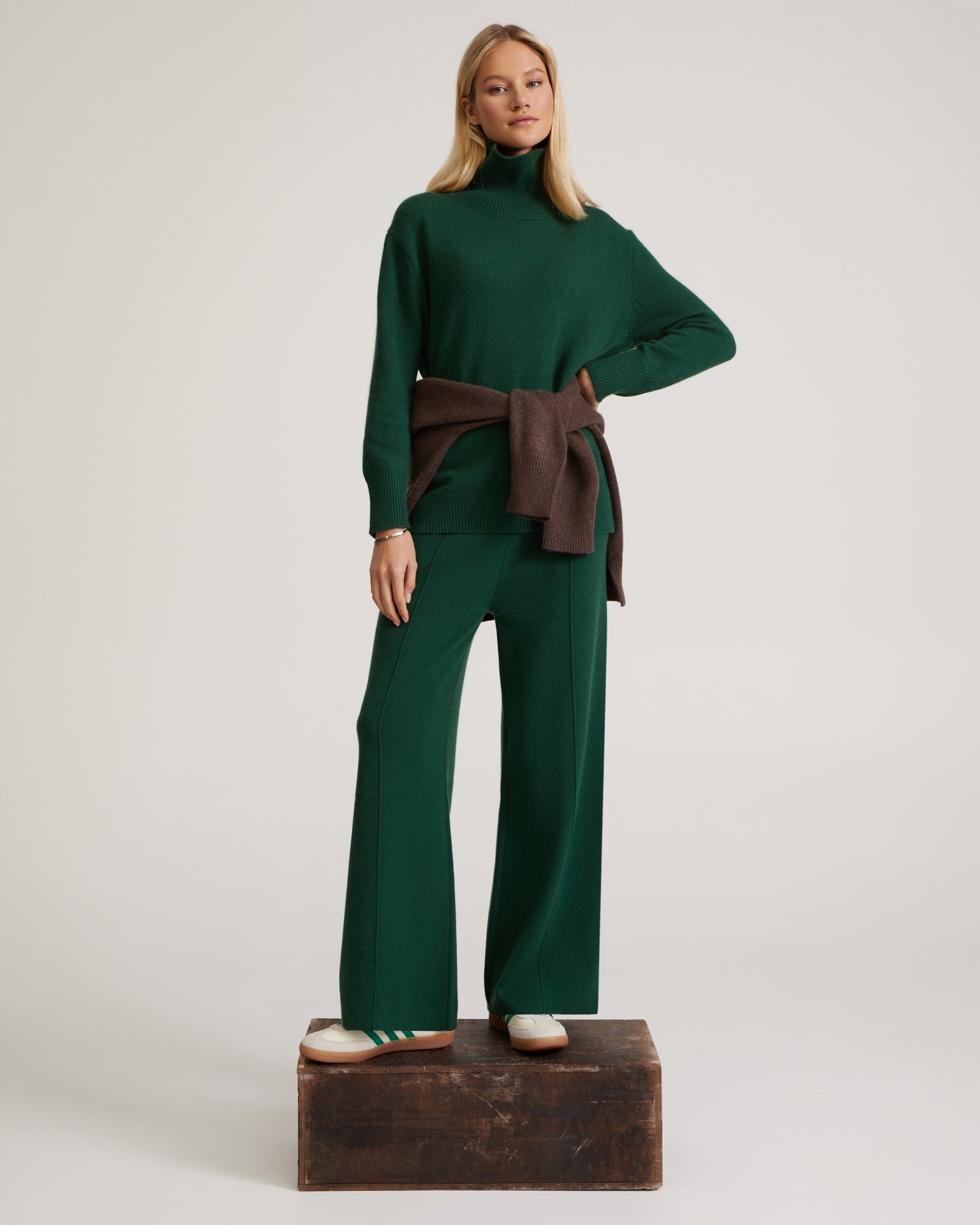 Knitted suit in emerald green