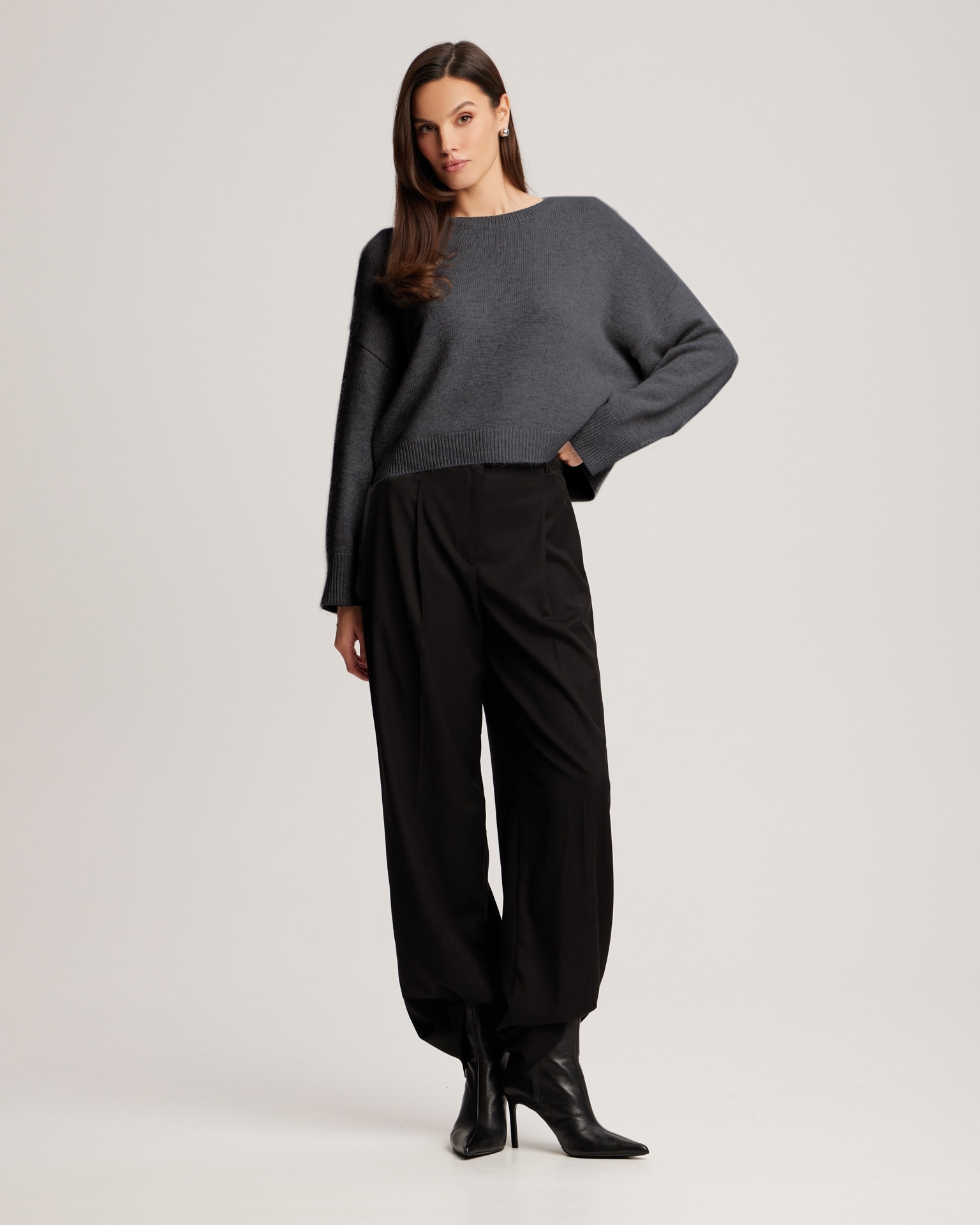 Cropped jumper in graphite colour