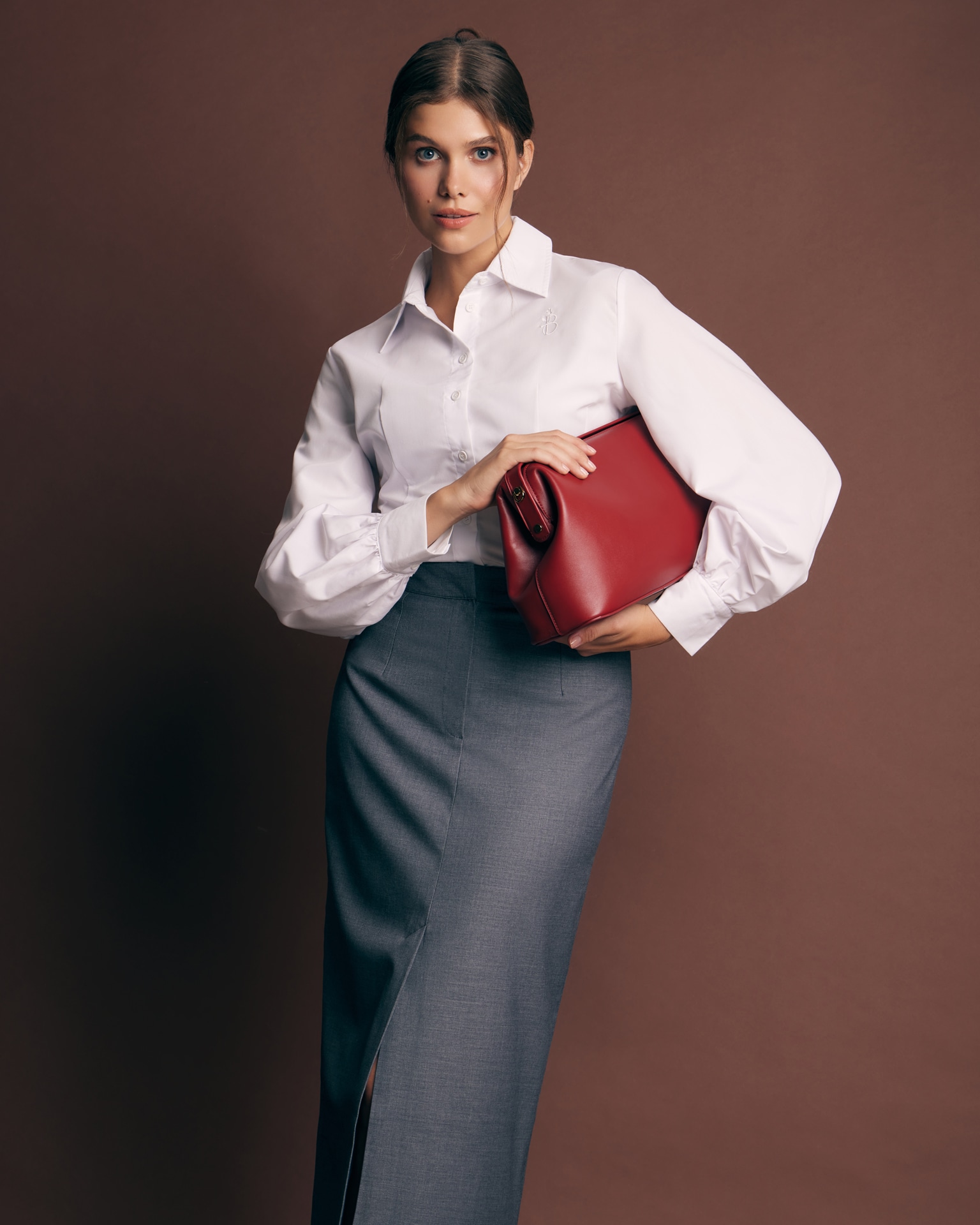 Straight skirt with a slit