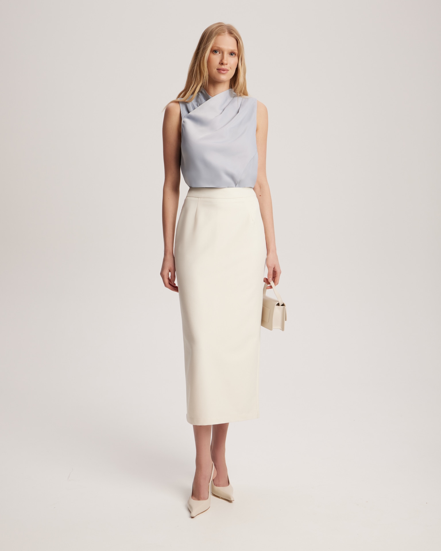 Straight-cut skirt in milky color