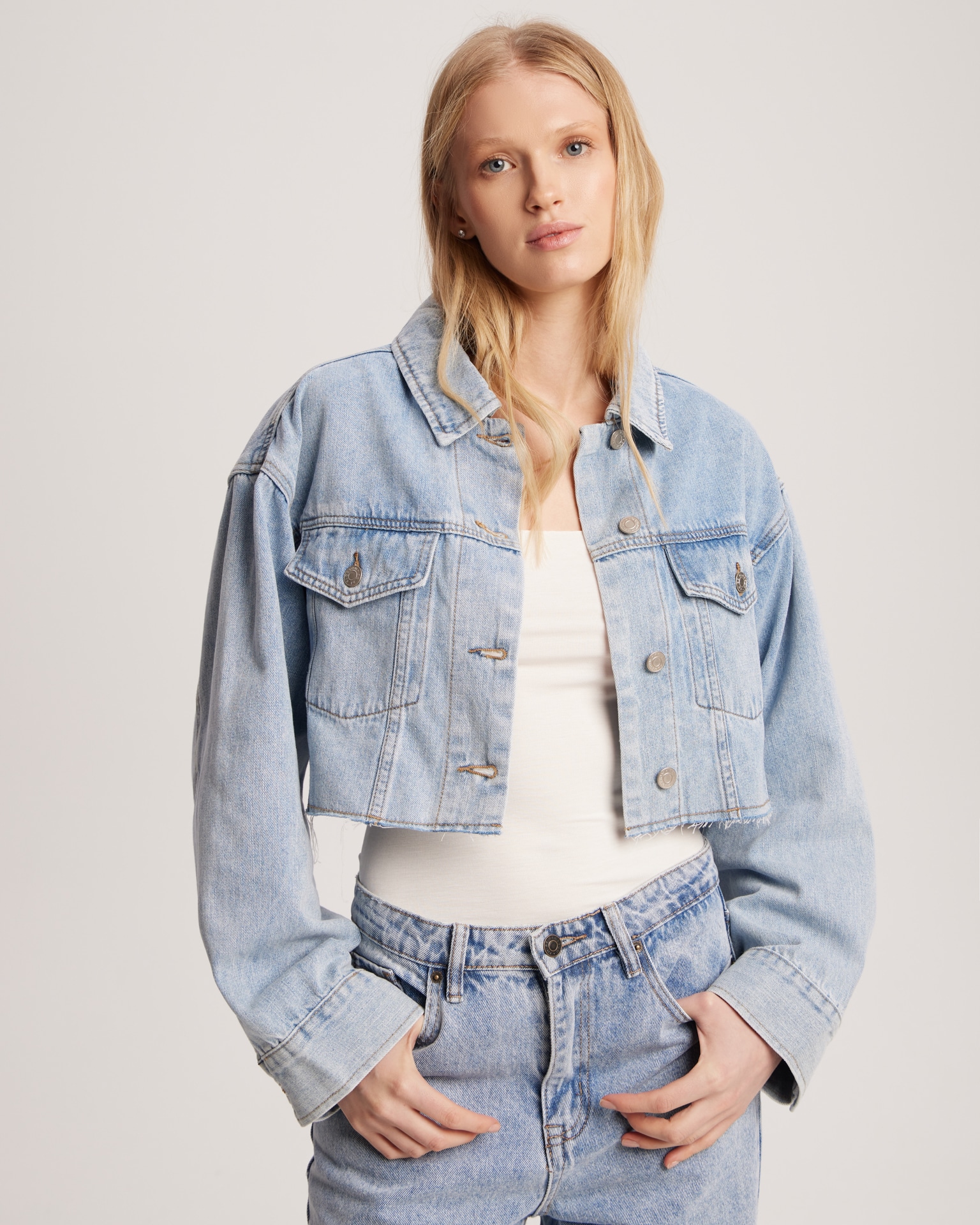 Denim jacket with raw hem