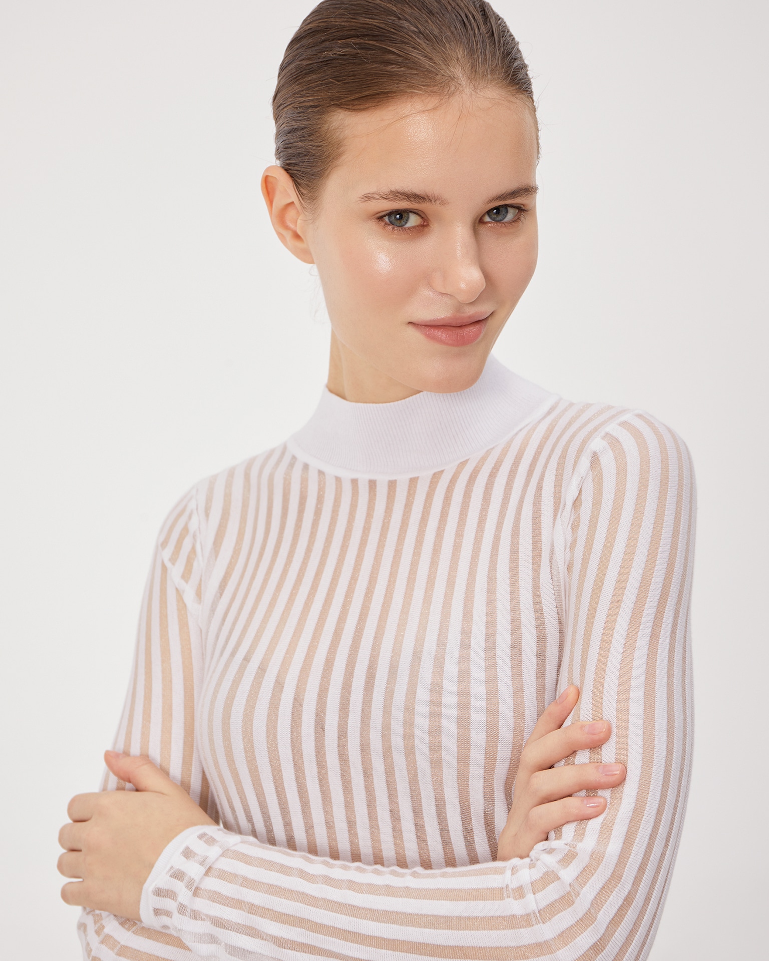 White top with long sleeves